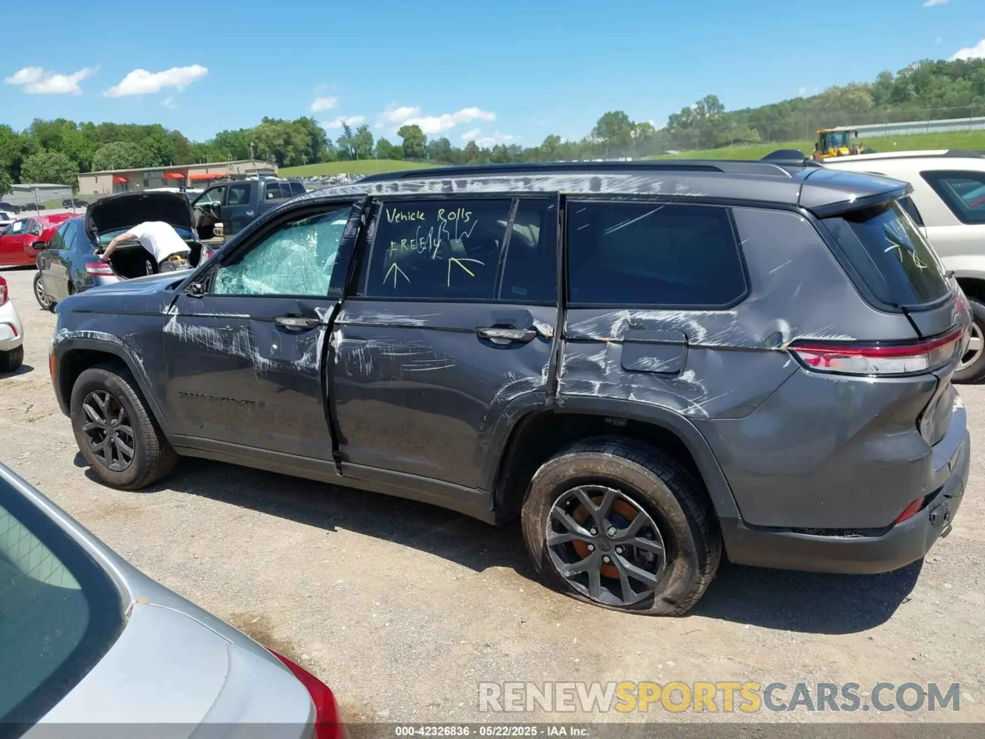 14 Photograph of a damaged car 1C4RJKAG5R8558274 JEEP GRAND CHEROKEE L 2024