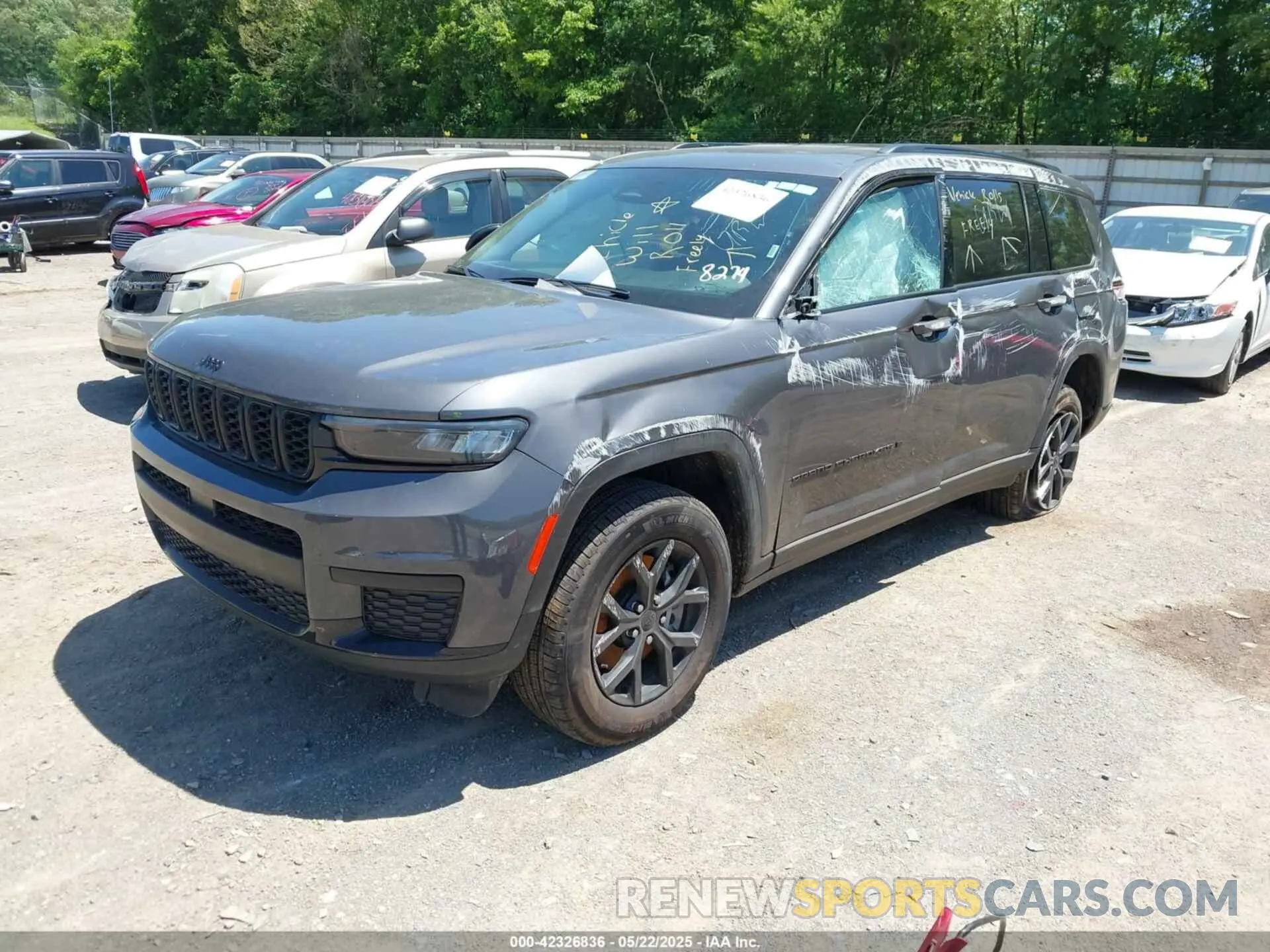 2 Photograph of a damaged car 1C4RJKAG5R8558274 JEEP GRAND CHEROKEE L 2024