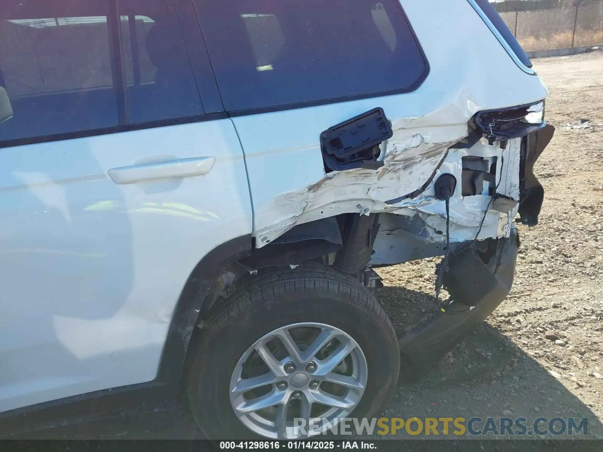 12 Photograph of a damaged car 1C4RJKAG6R8917292 JEEP GRAND CHEROKEE L 2024