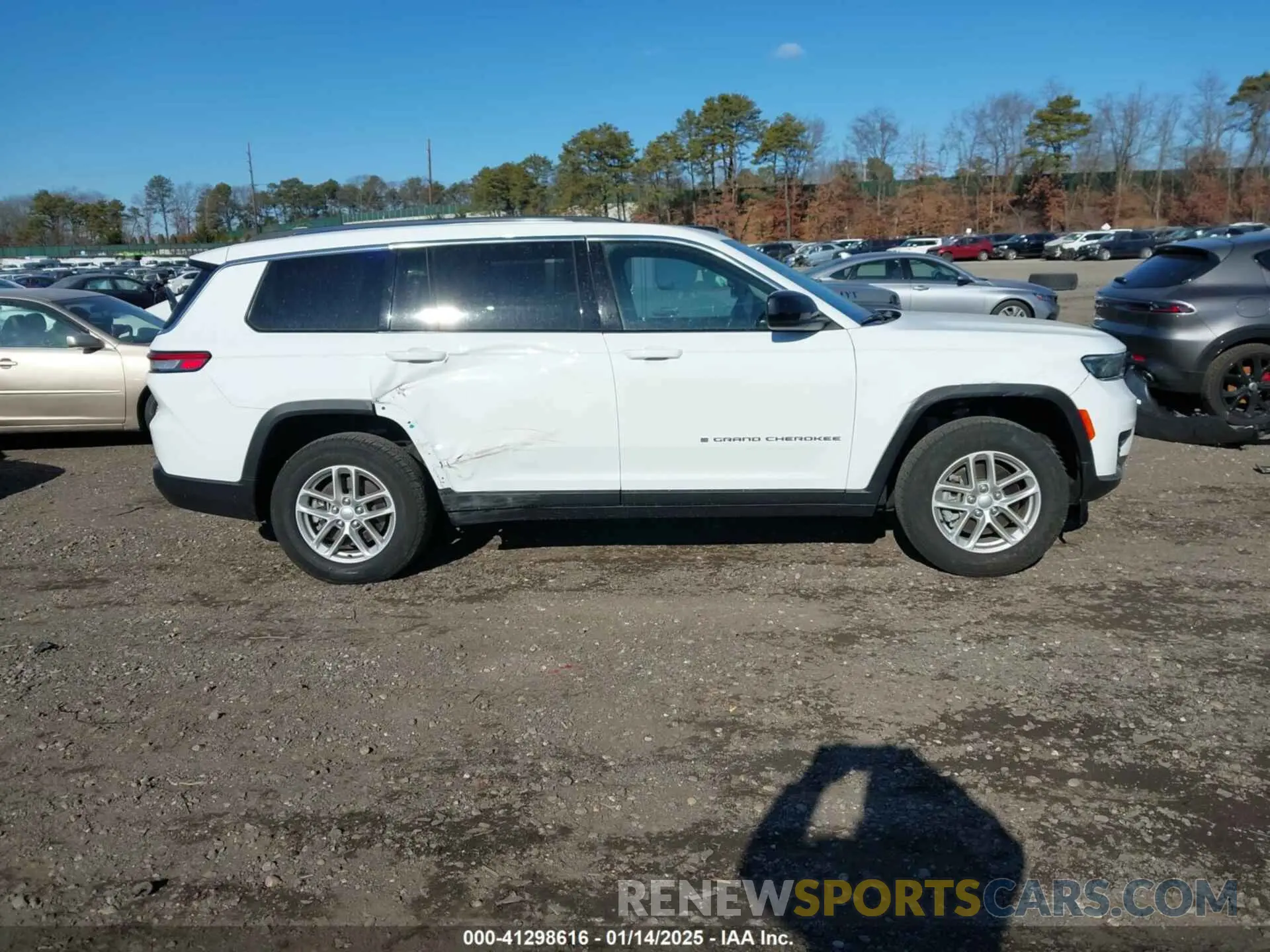 14 Photograph of a damaged car 1C4RJKAG6R8917292 JEEP GRAND CHEROKEE L 2024