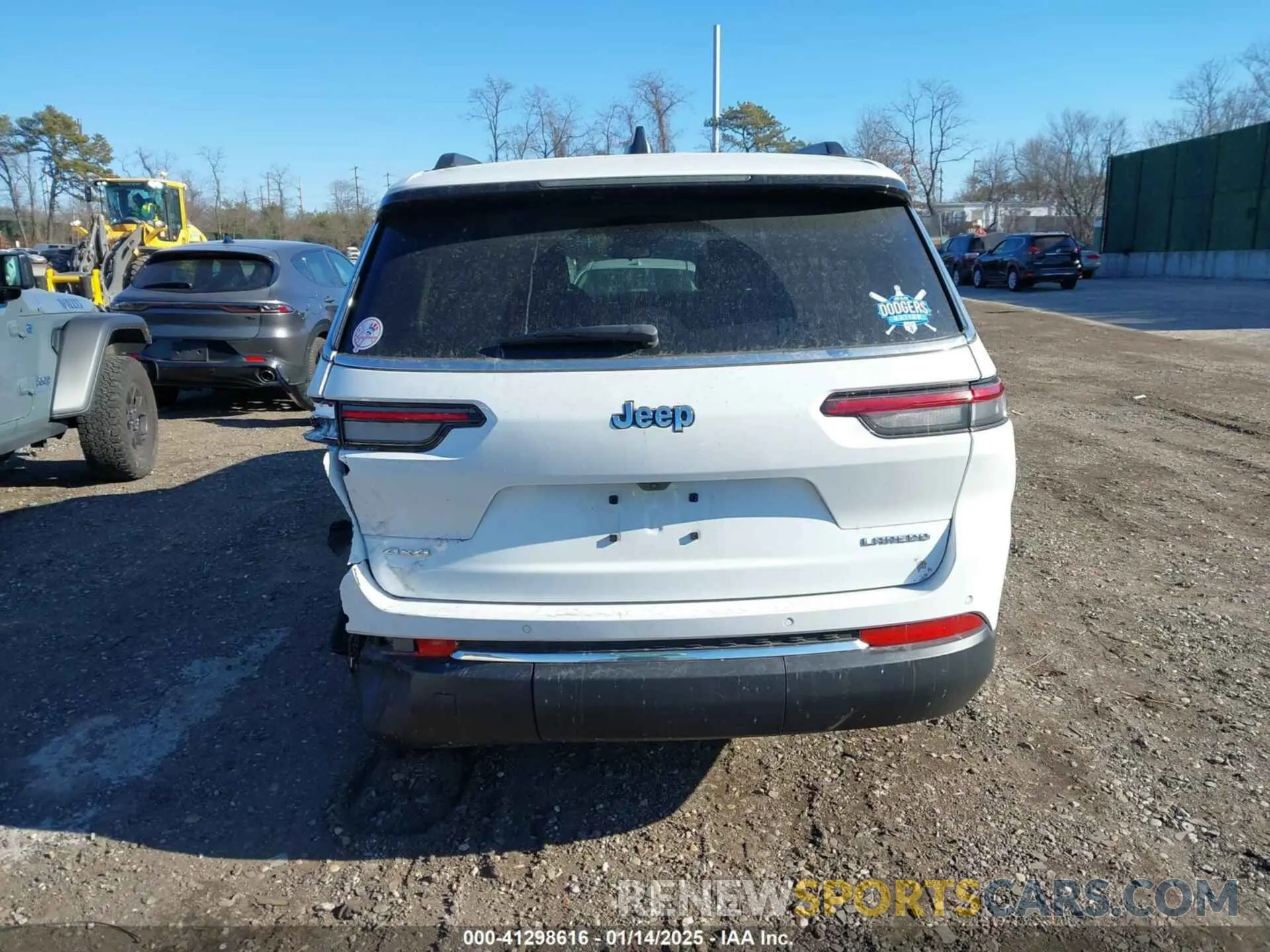 17 Photograph of a damaged car 1C4RJKAG6R8917292 JEEP GRAND CHEROKEE L 2024