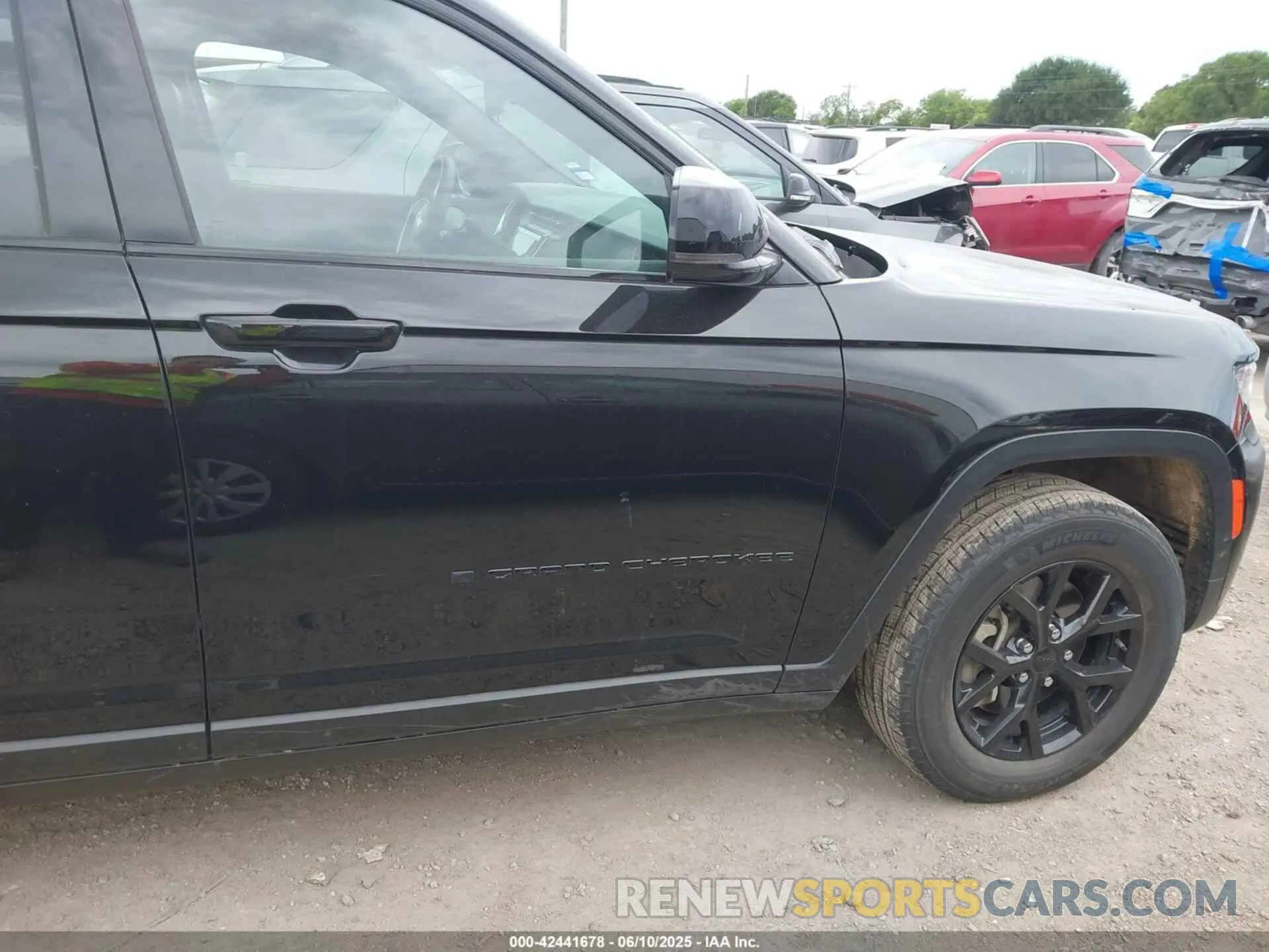 13 Photograph of a damaged car 1C4RJKAG7R8517323 JEEP GRAND CHEROKEE L 2024