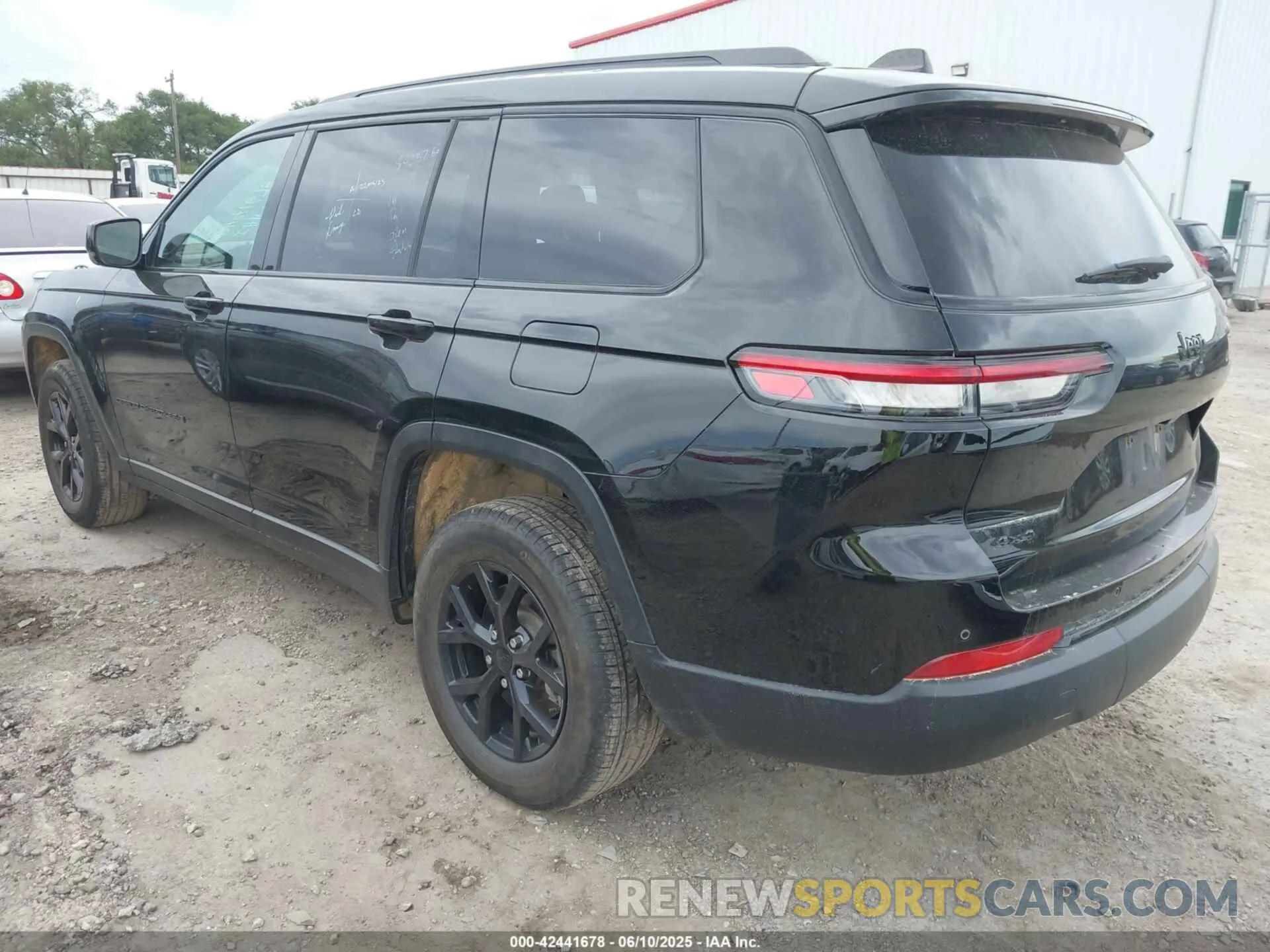 3 Photograph of a damaged car 1C4RJKAG7R8517323 JEEP GRAND CHEROKEE L 2024