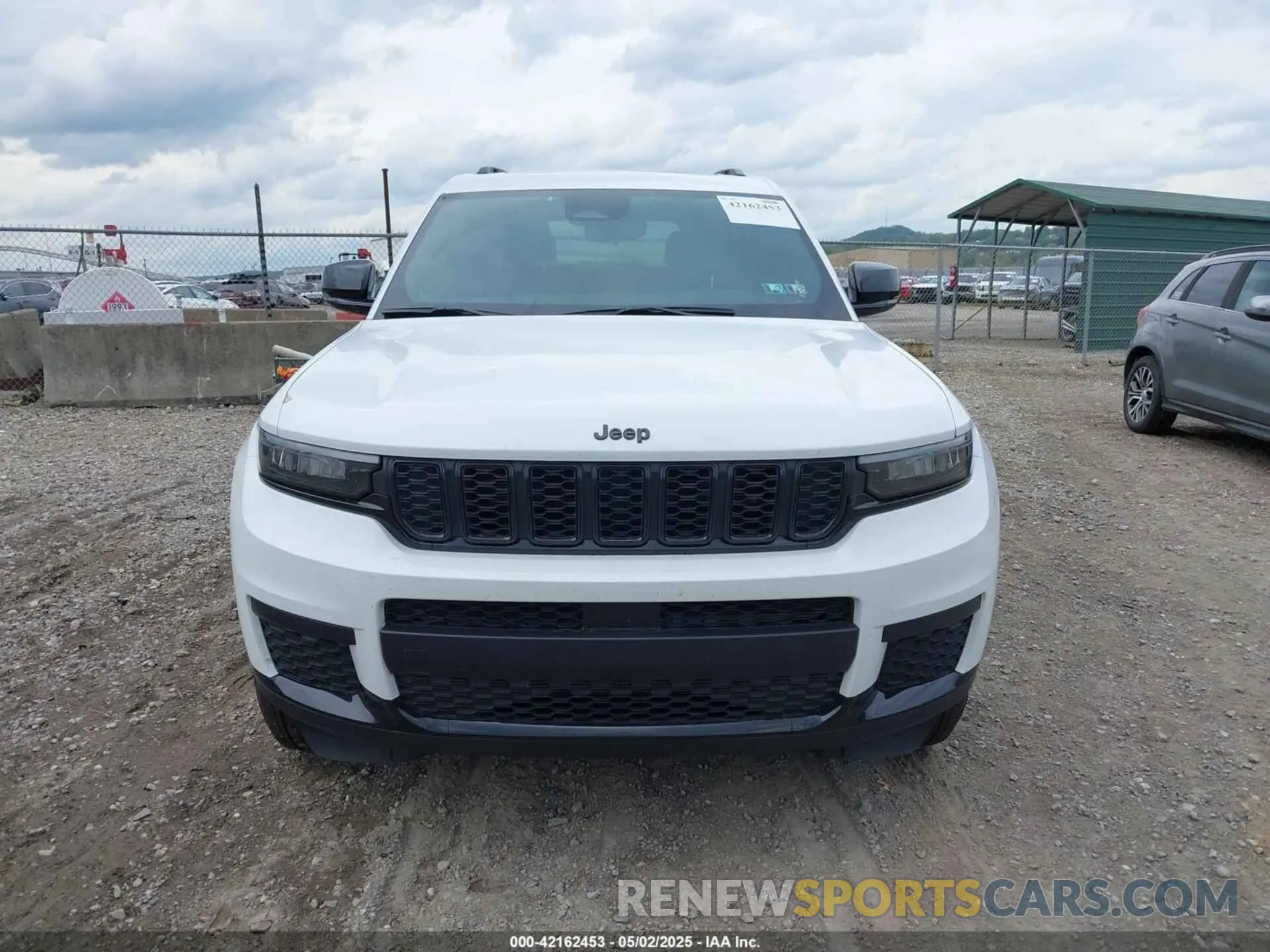 13 Photograph of a damaged car 1C4RJKAG7R8607555 JEEP GRAND CHEROKEE L 2024