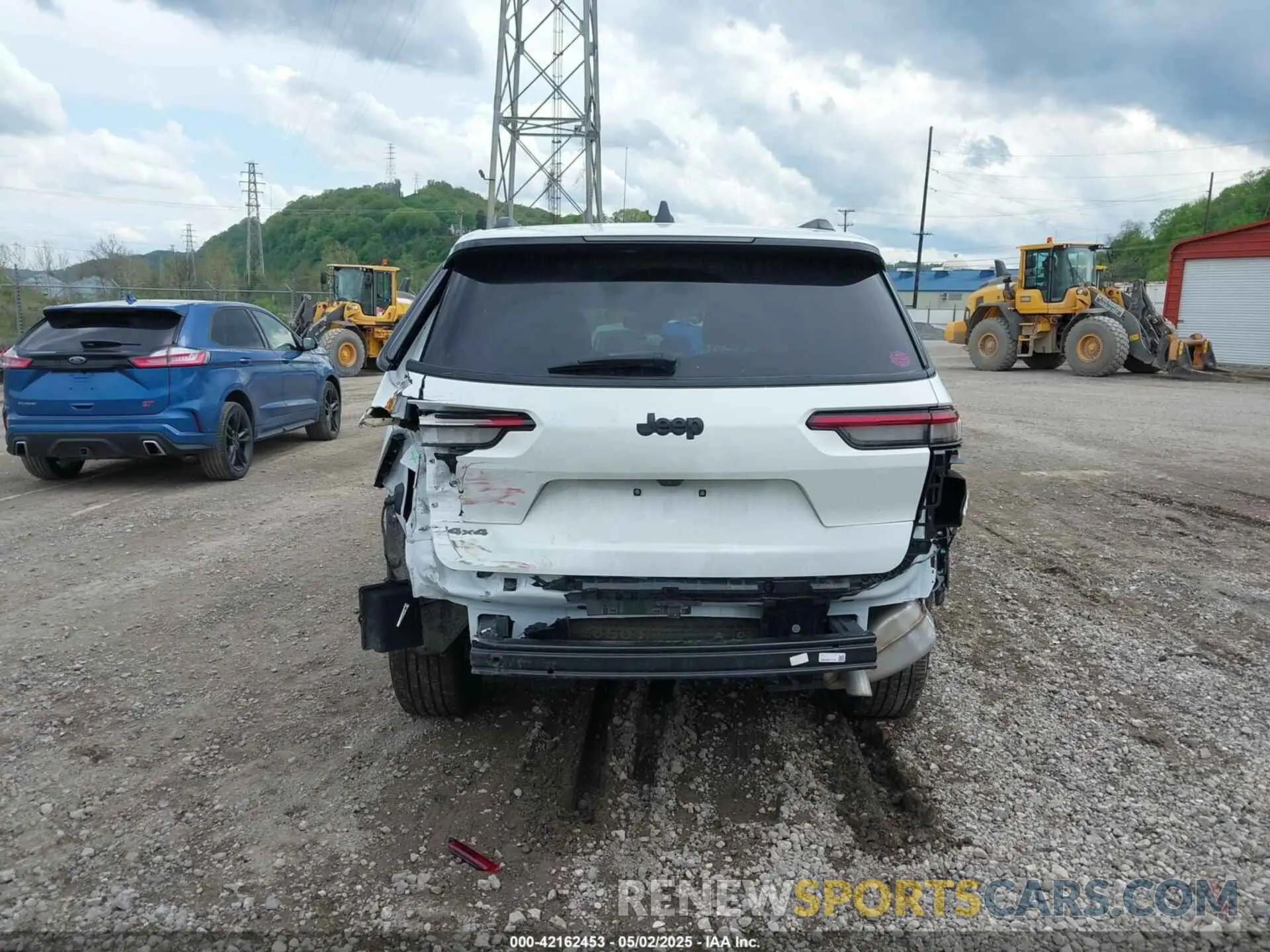 17 Photograph of a damaged car 1C4RJKAG7R8607555 JEEP GRAND CHEROKEE L 2024