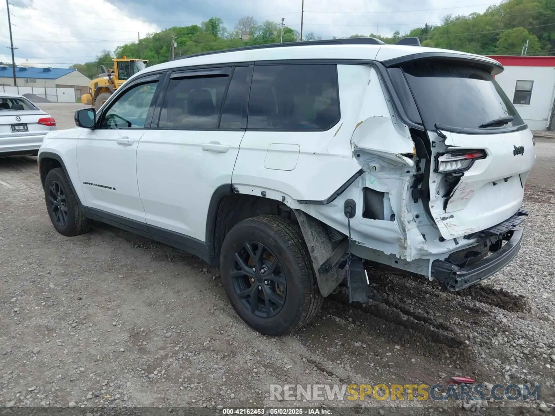 3 Photograph of a damaged car 1C4RJKAG7R8607555 JEEP GRAND CHEROKEE L 2024