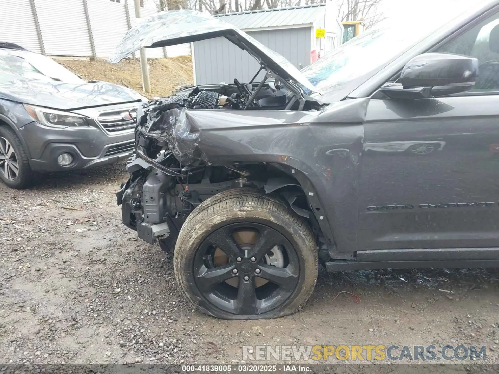 18 Photograph of a damaged car 1C4RJKAG7R8624680 JEEP GRAND CHEROKEE L 2024