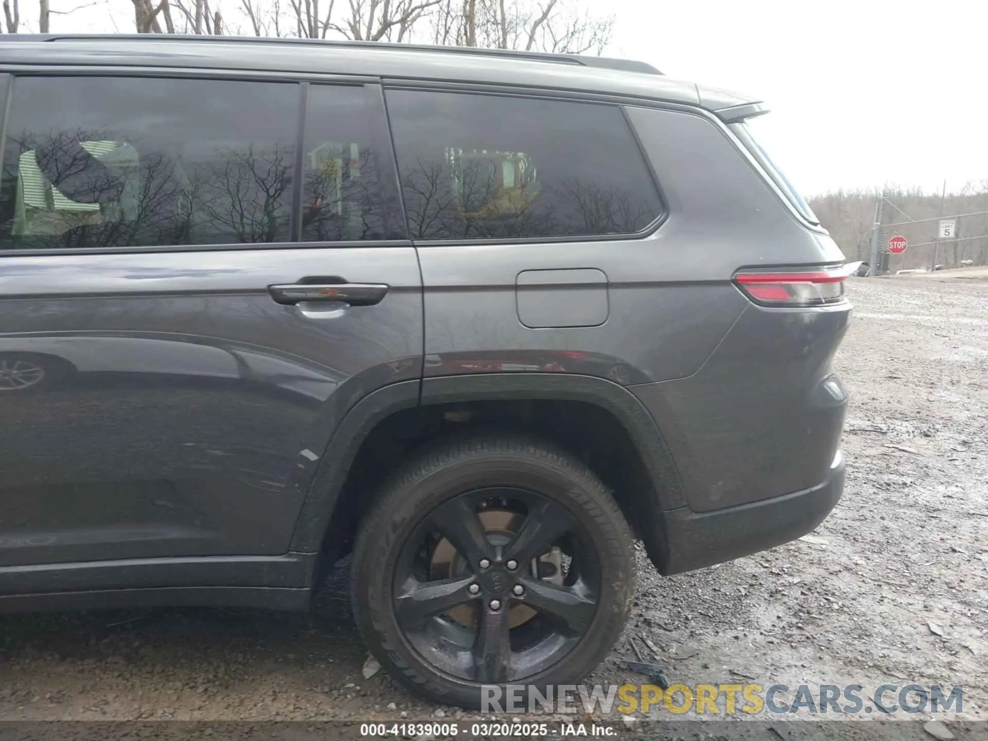 19 Photograph of a damaged car 1C4RJKAG7R8624680 JEEP GRAND CHEROKEE L 2024