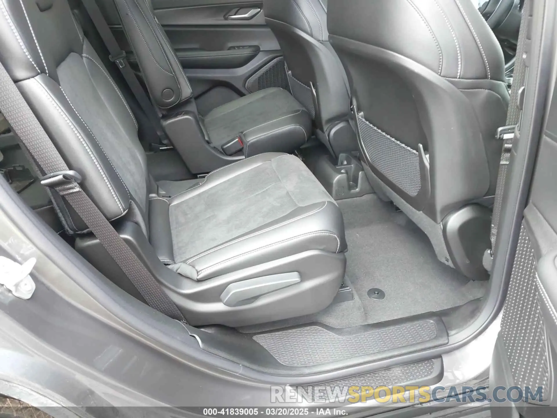 8 Photograph of a damaged car 1C4RJKAG7R8624680 JEEP GRAND CHEROKEE L 2024