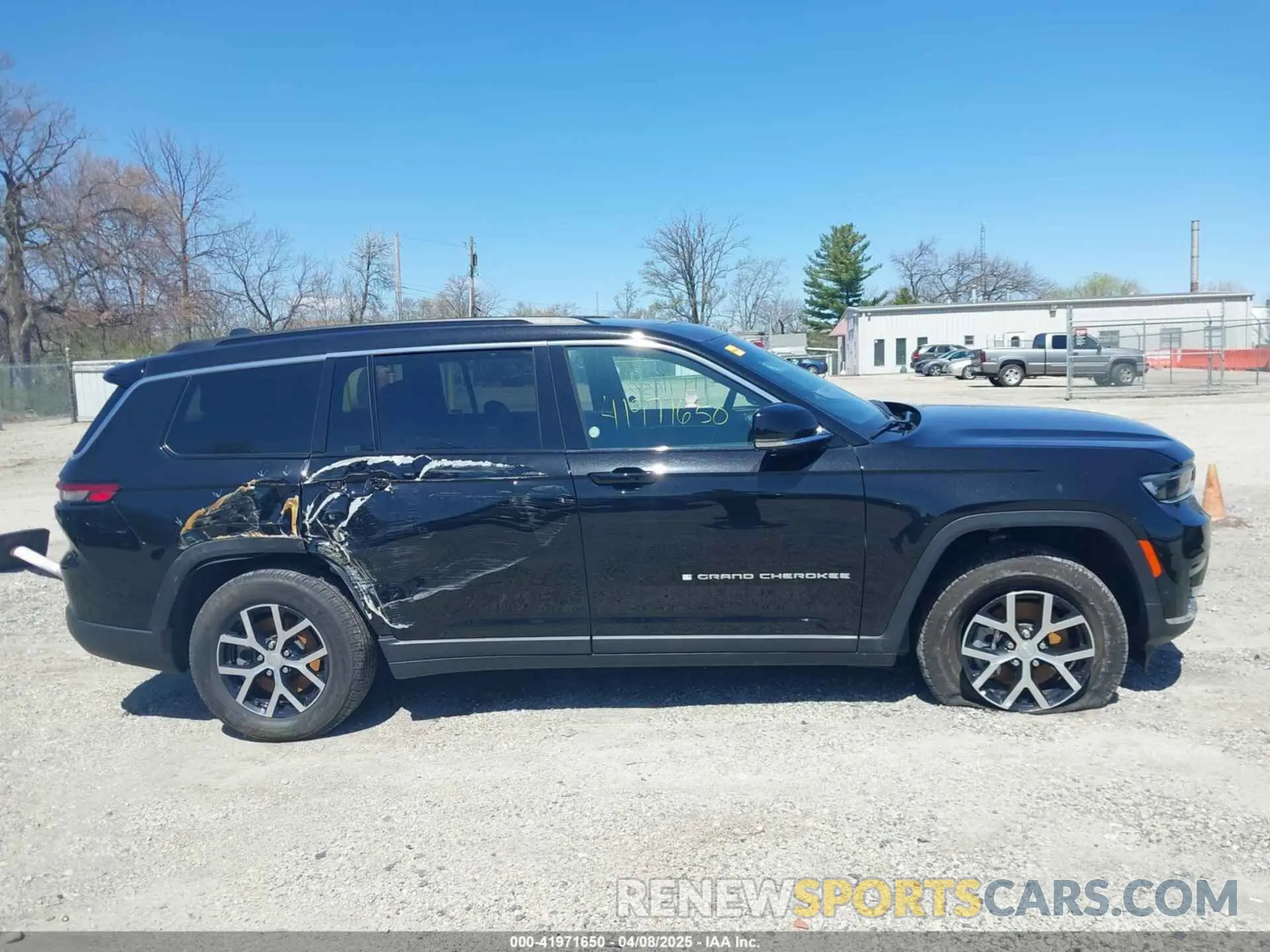 13 Photograph of a damaged car 1C4RJKBG1R8542832 JEEP GRAND CHEROKEE L 2024