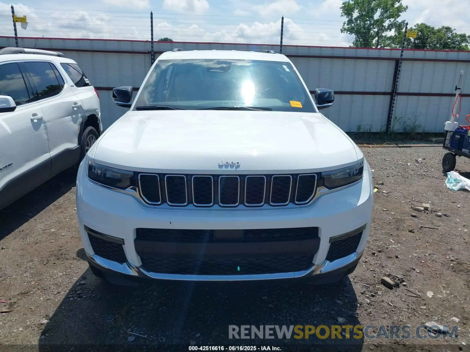 12 Photograph of a damaged car 1C4RJKBG1R8618131 JEEP GRAND CHEROKEE L 2024