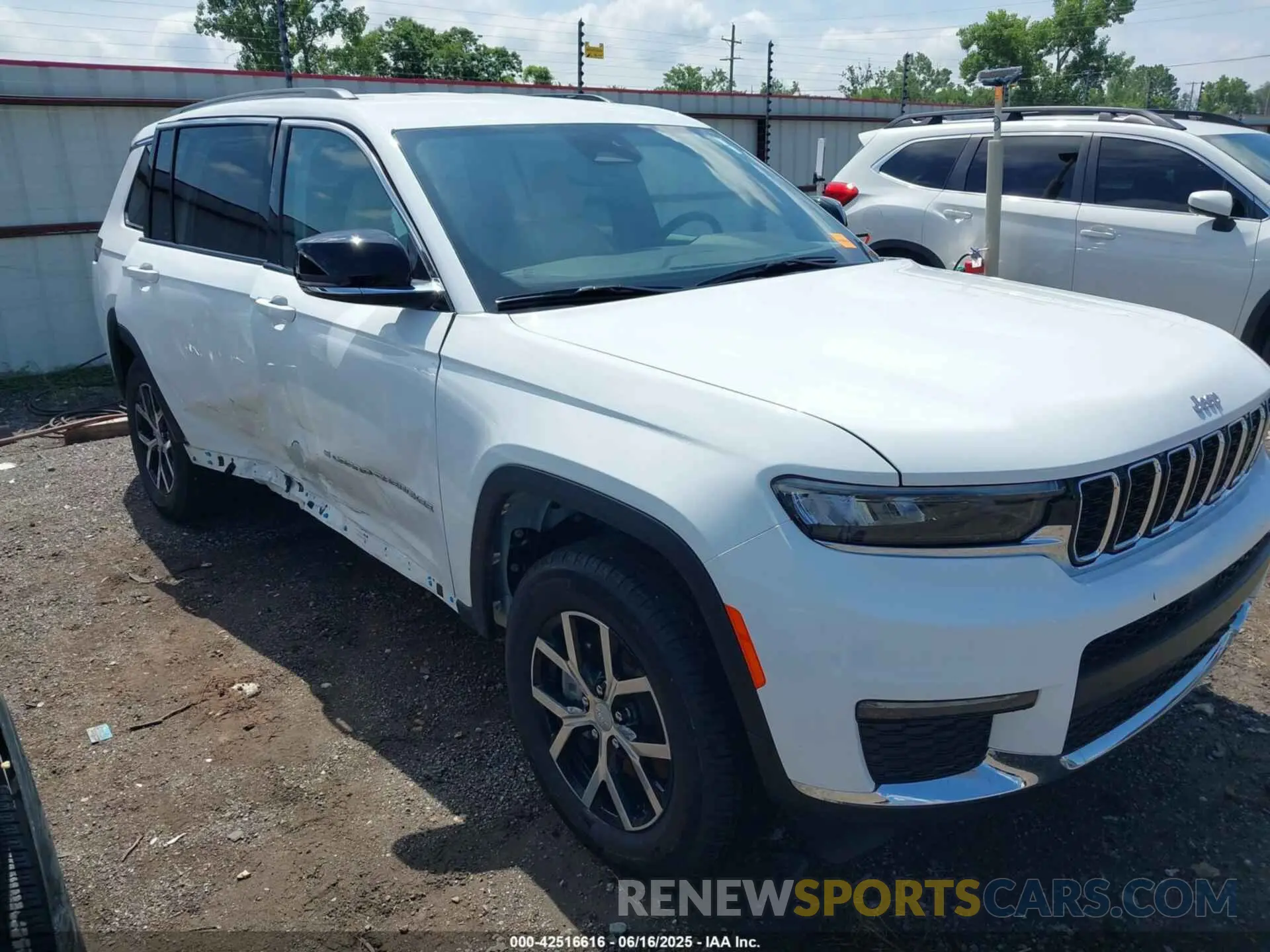 13 Photograph of a damaged car 1C4RJKBG1R8618131 JEEP GRAND CHEROKEE L 2024