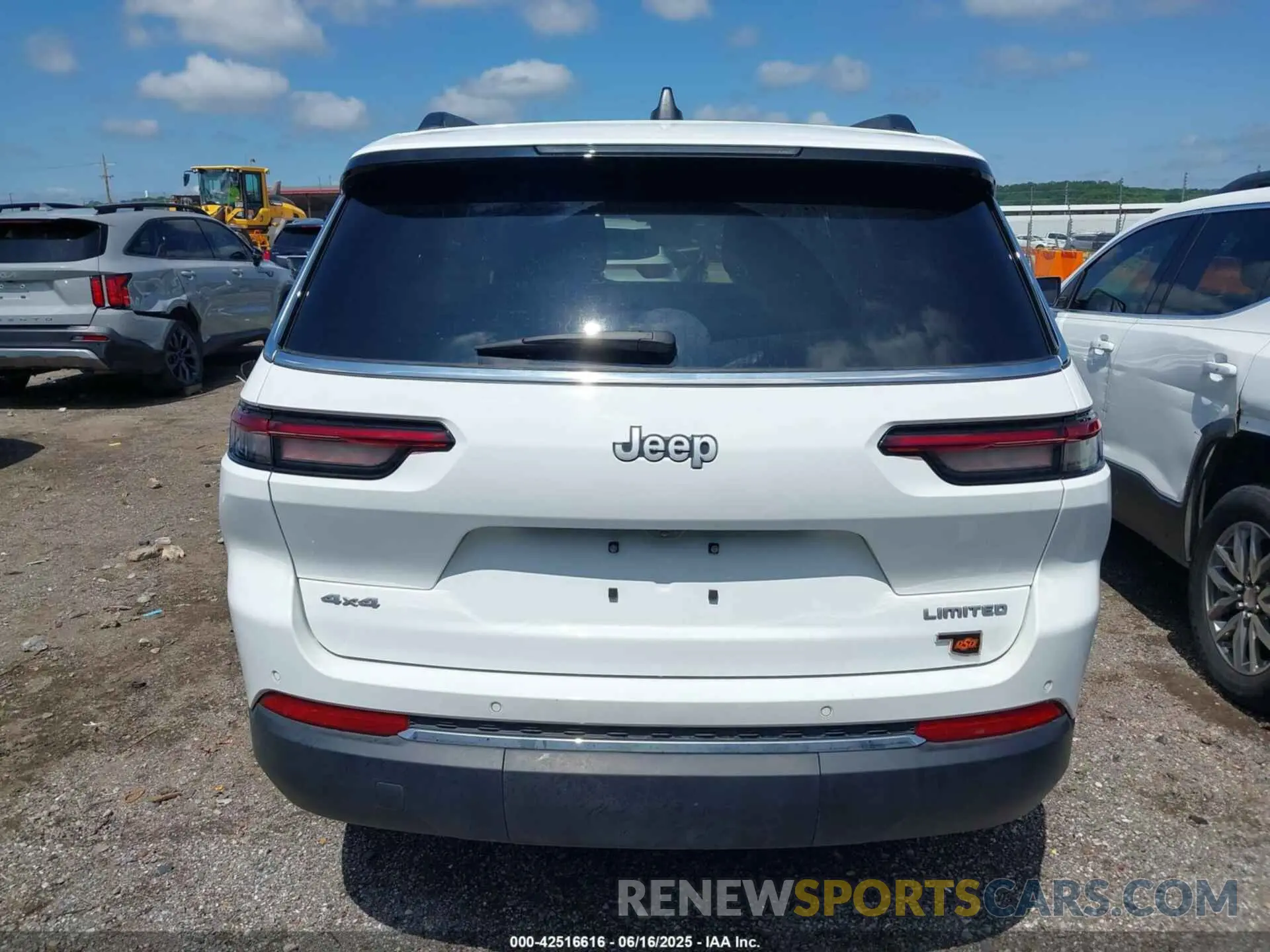 16 Photograph of a damaged car 1C4RJKBG1R8618131 JEEP GRAND CHEROKEE L 2024