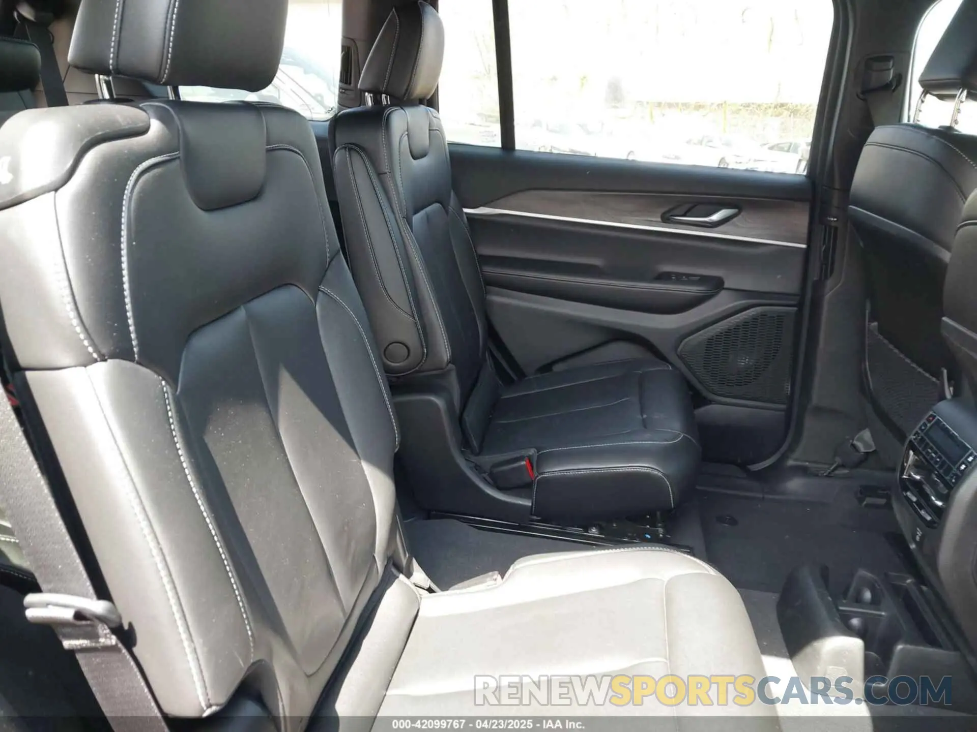 8 Фотография поврежденного автомобиля 1C4RJKBG2R8531452 JEEP GRAND CHEROKEE L 2024