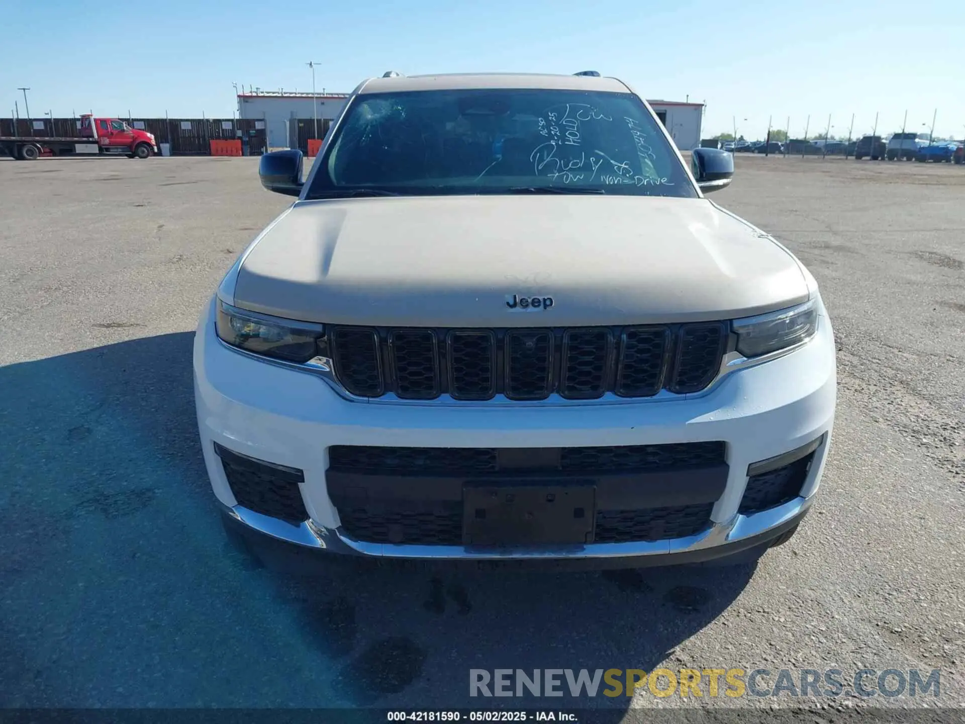 12 Photograph of a damaged car 1C4RJKBG3R8604974 JEEP GRAND CHEROKEE L 2024