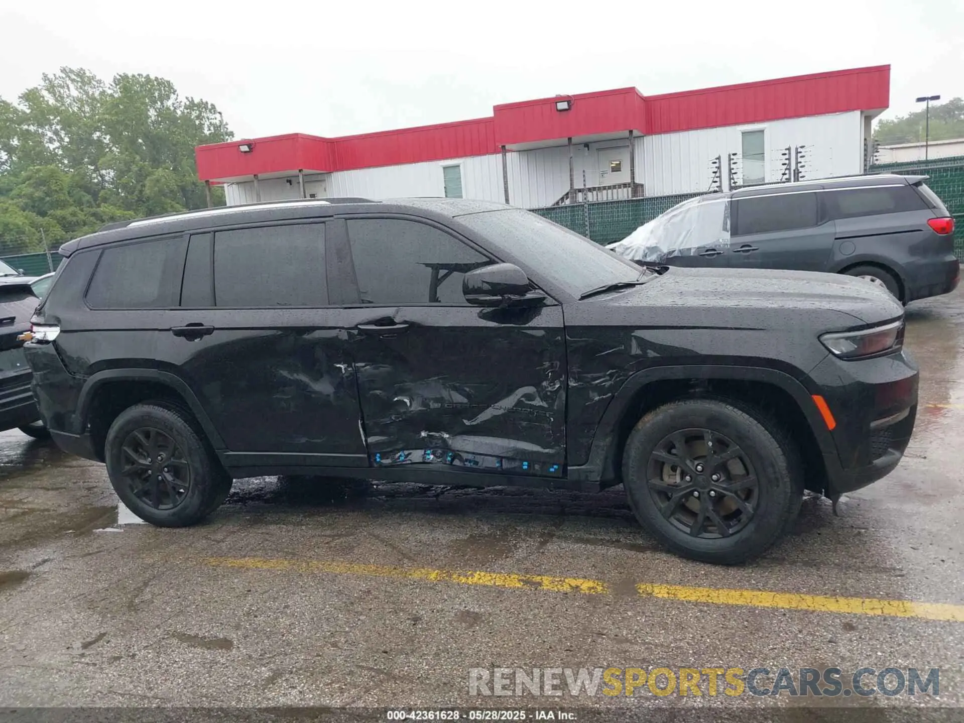 13 Photograph of a damaged car 1C4RJKBG4R8926264 JEEP GRAND CHEROKEE L 2024
