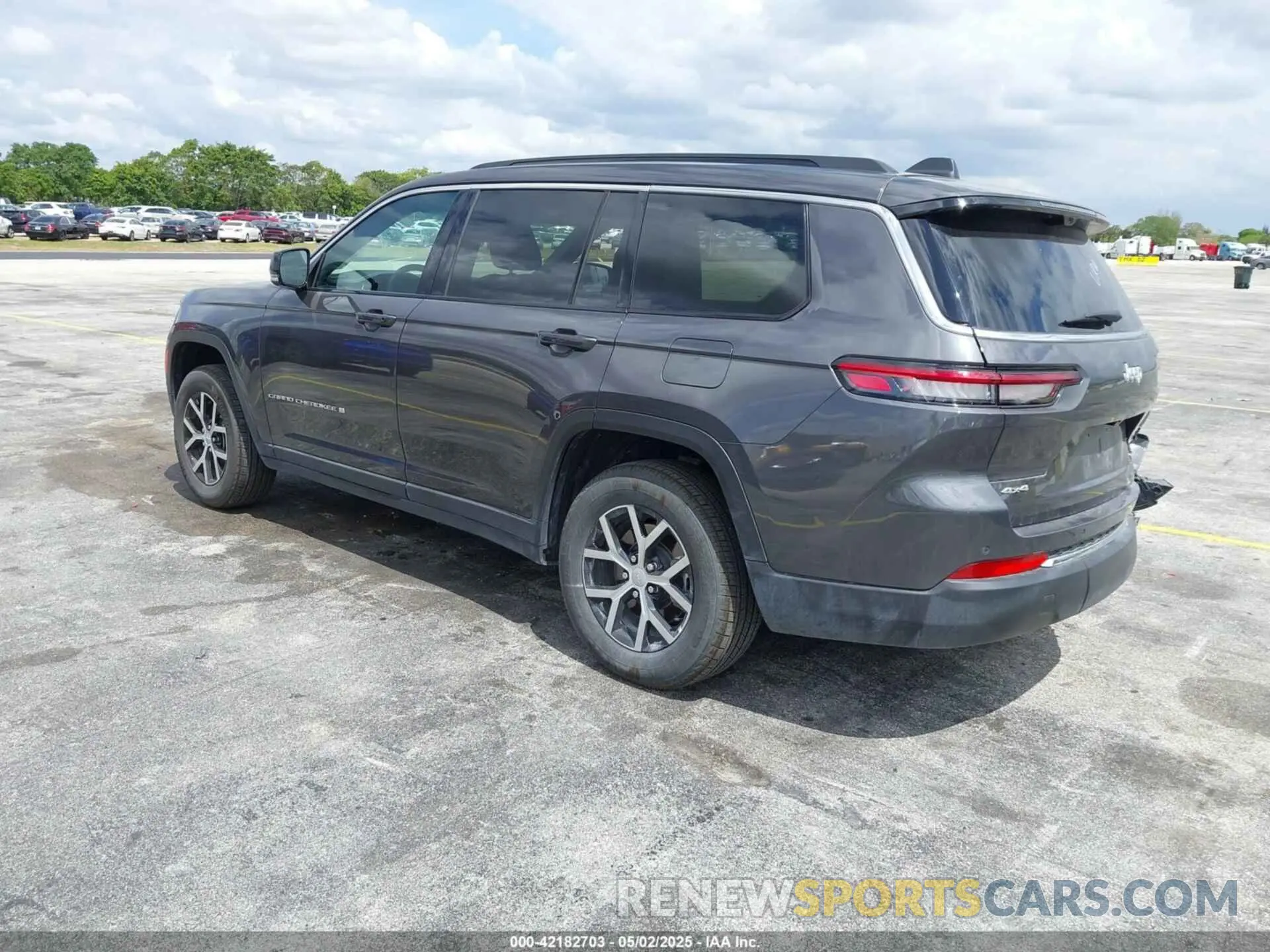 3 Photograph of a damaged car 1C4RJKBG7R8602211 JEEP GRAND CHEROKEE L 2024