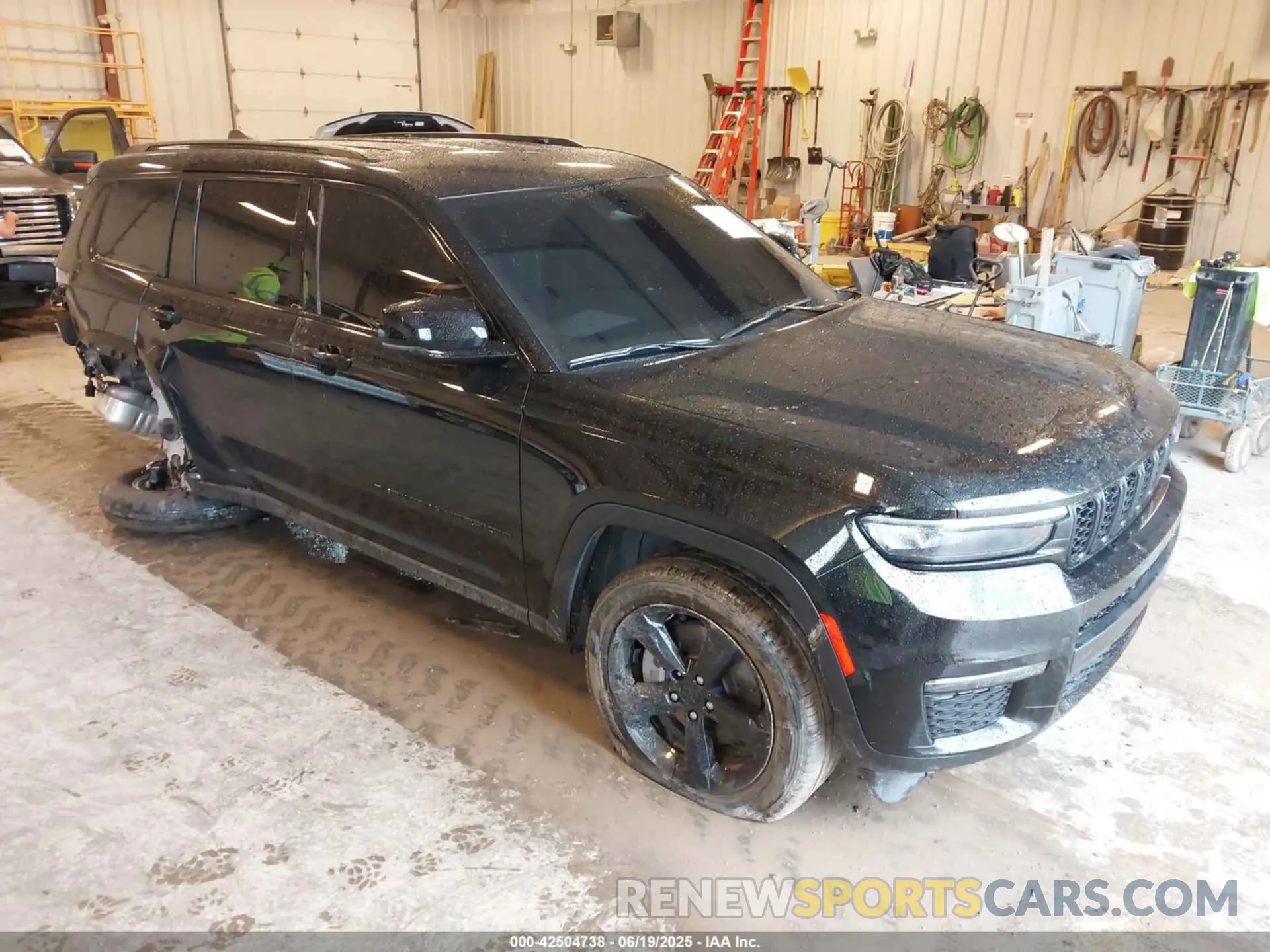 1 Photograph of a damaged car 1C4RJKBG8R8564861 JEEP GRAND CHEROKEE L 2024