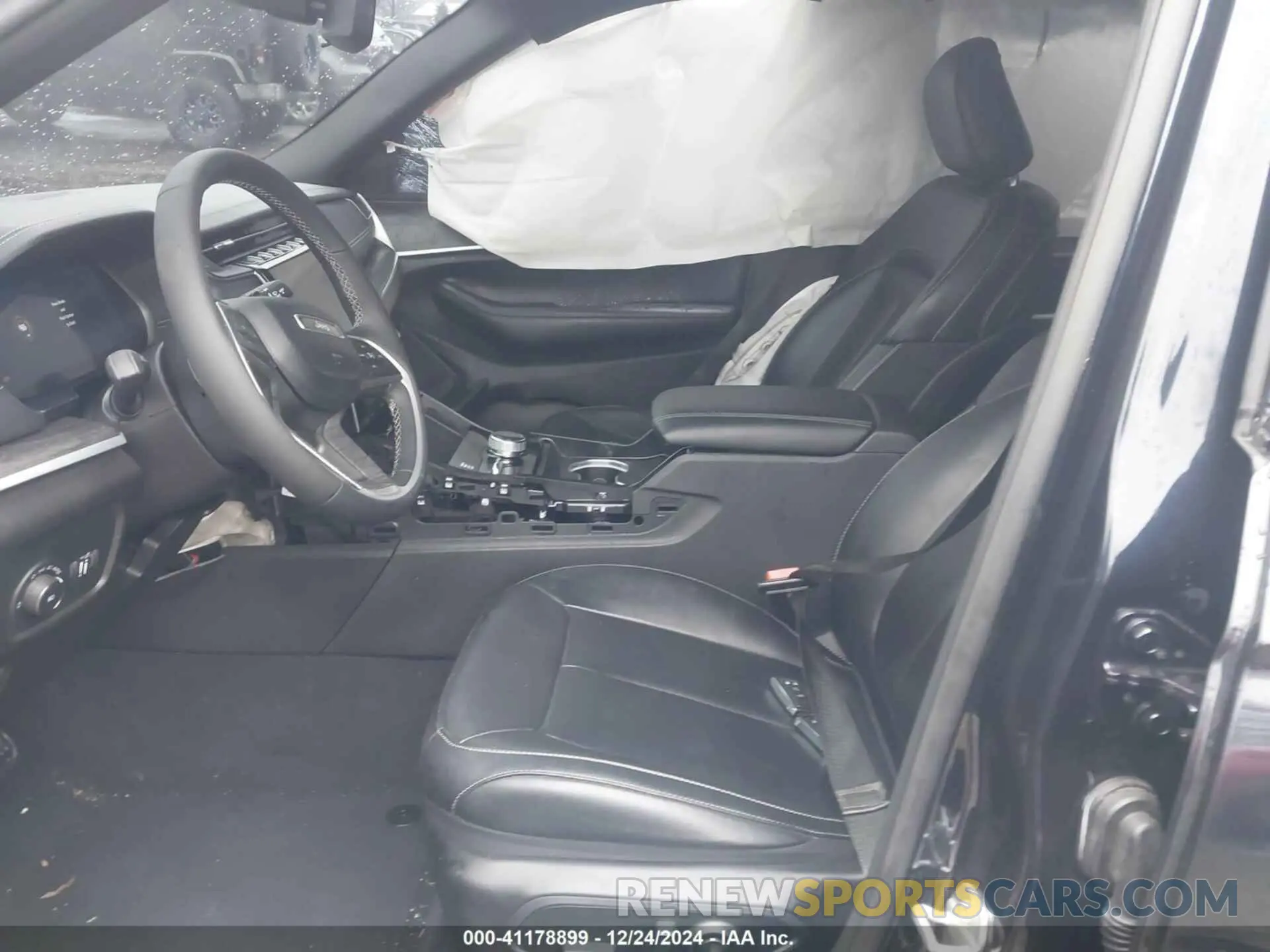 5 Photograph of a damaged car 1C4RJKBG8R8600953 JEEP GRAND CHEROKEE L 2024