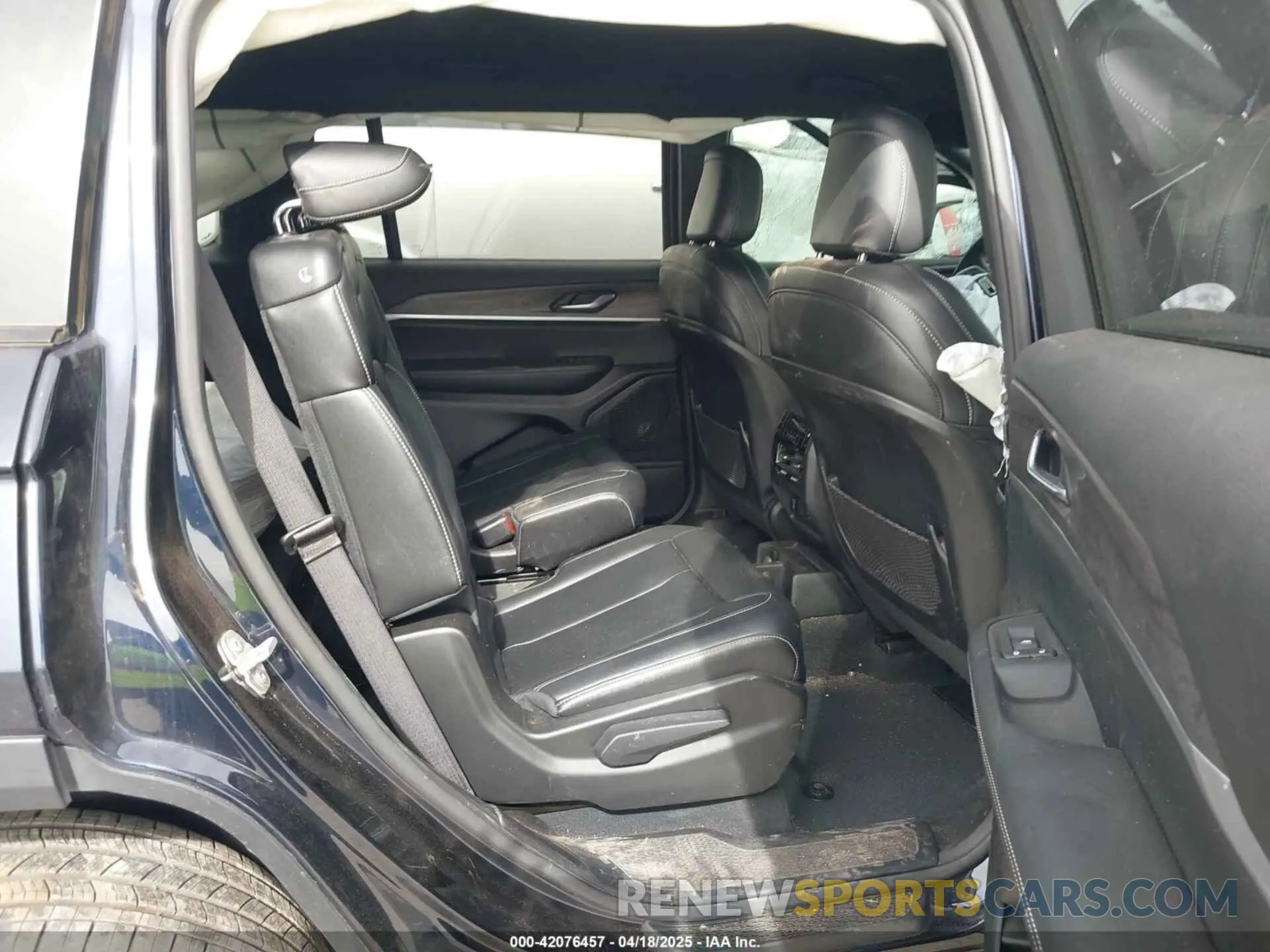 8 Фотография поврежденного автомобиля 1C4RJKBG9R8584407 JEEP GRAND CHEROKEE L 2024