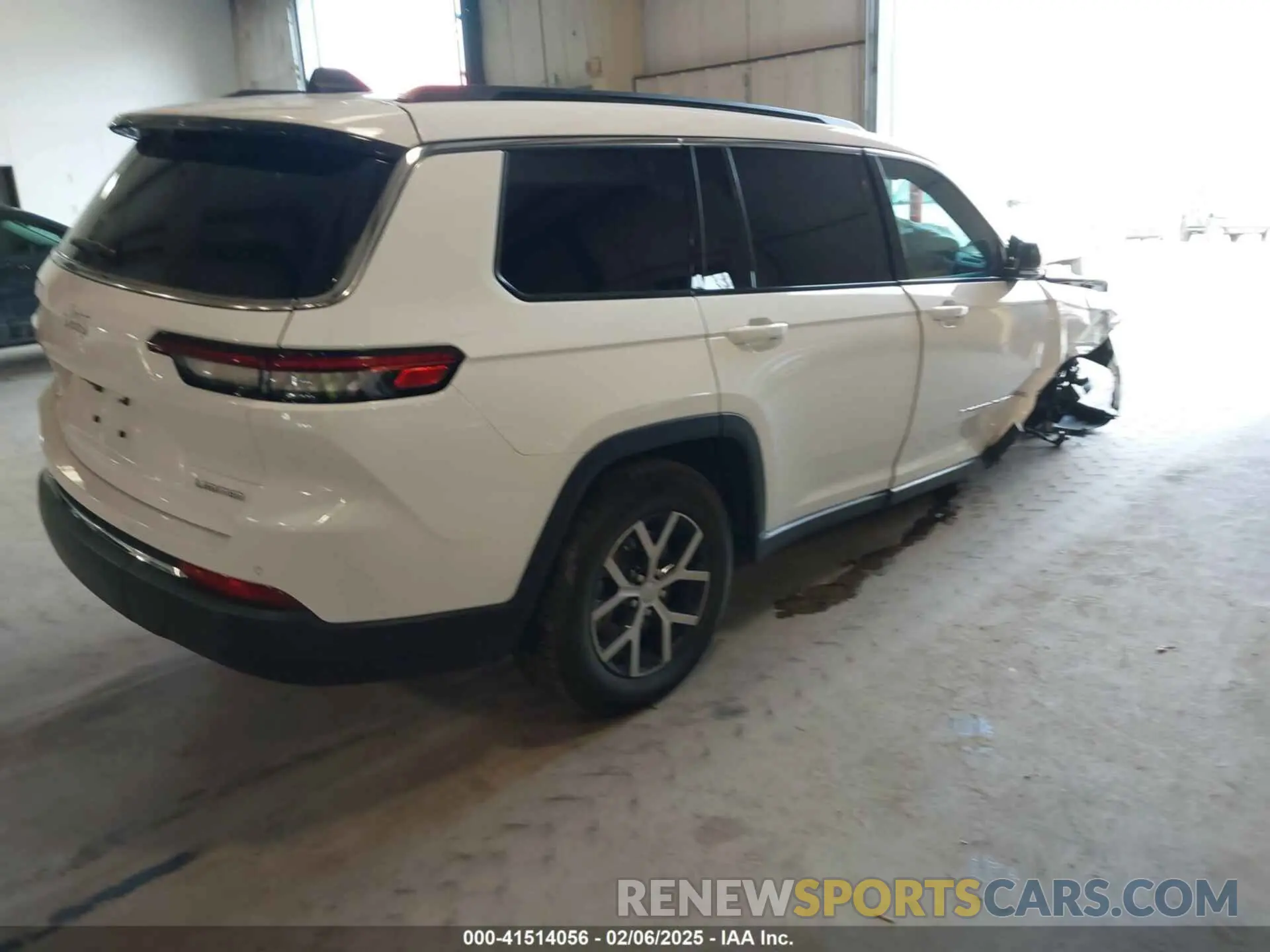 4 Photograph of a damaged car 1C4RJKBG9R8610486 JEEP GRAND CHEROKEE L 2024