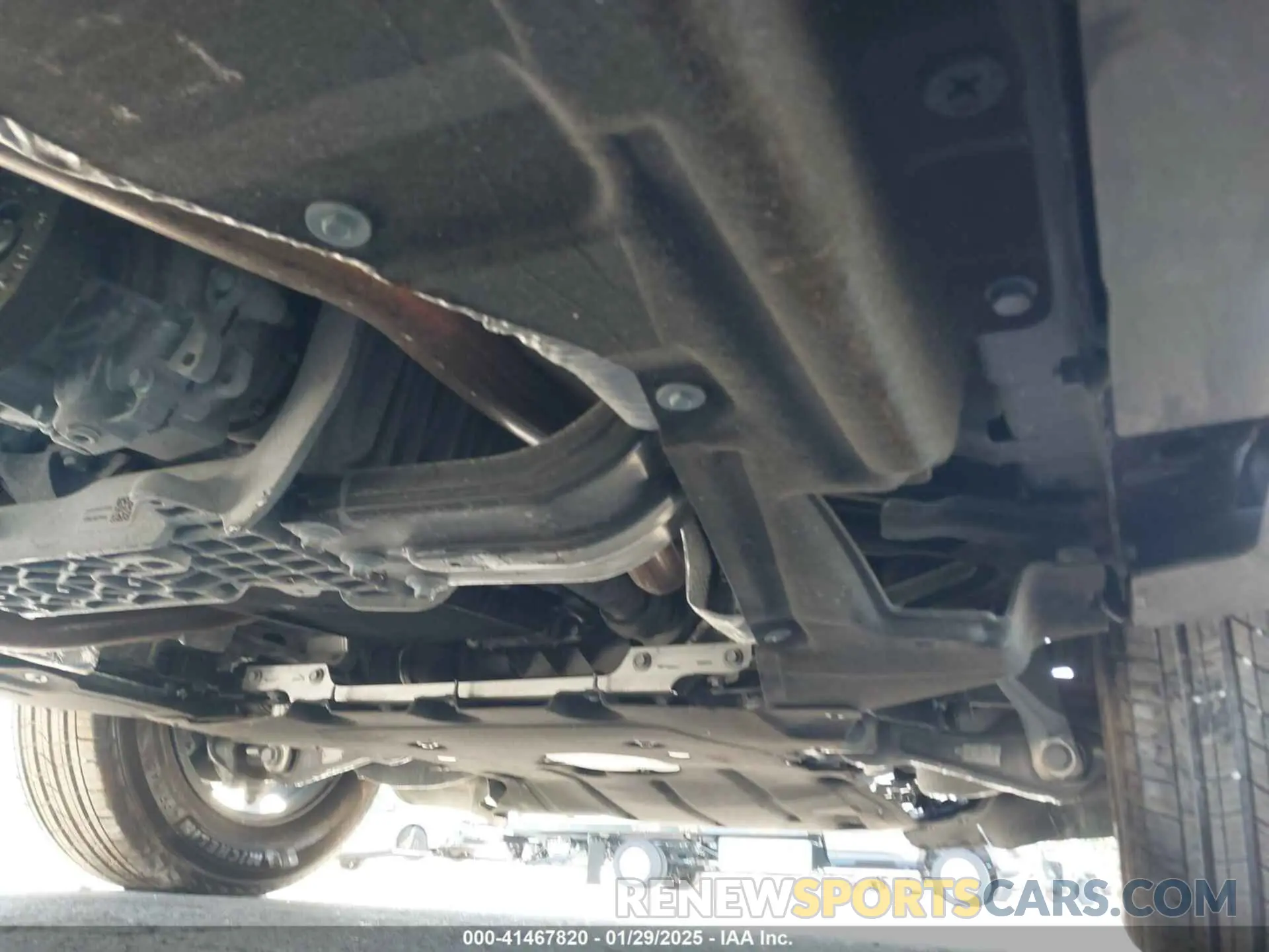 17 Photograph of a damaged car 1C4RJKBGXR8529965 JEEP GRAND CHEROKEE L 2024