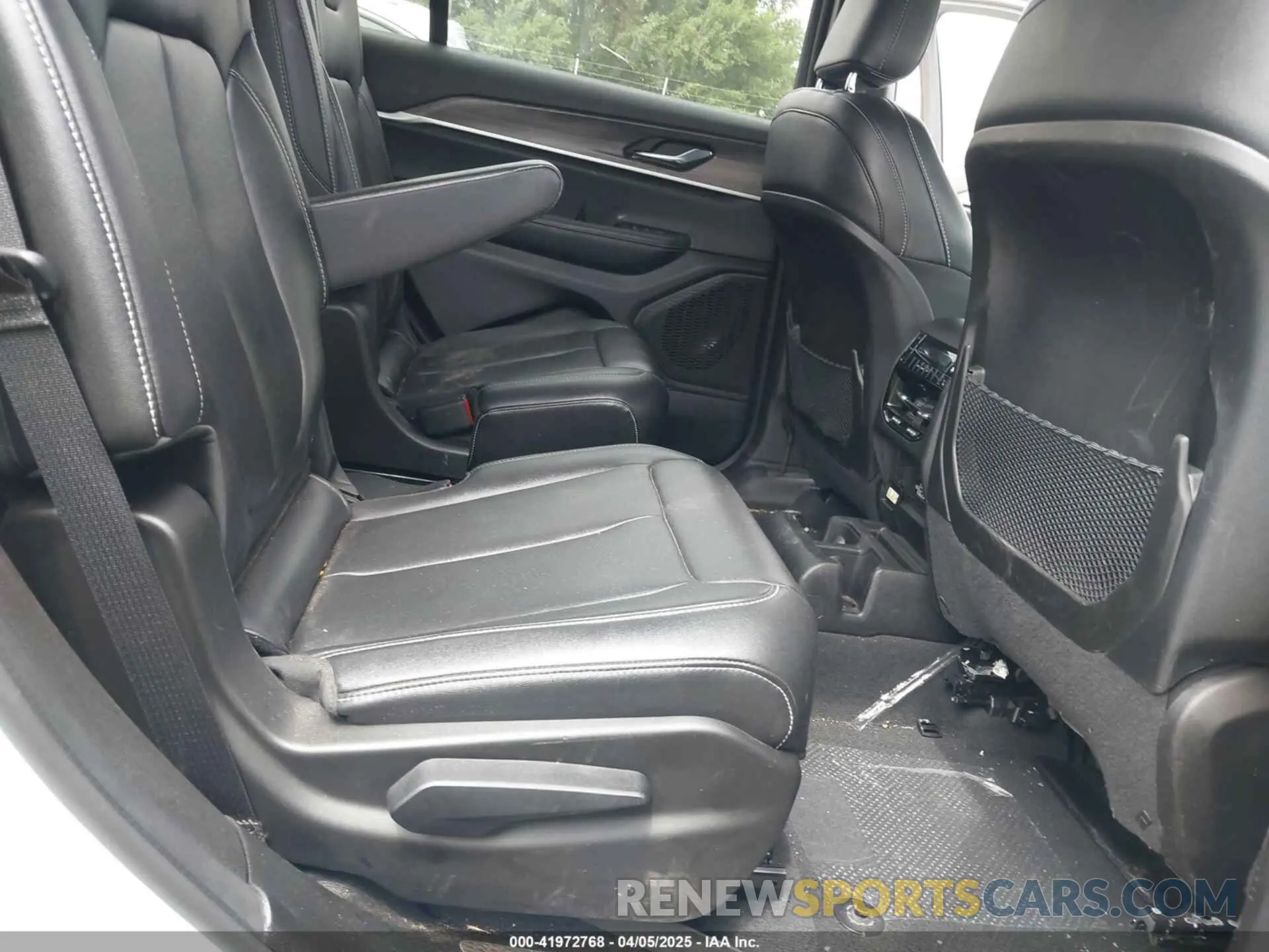 8 Фотография поврежденного автомобиля 1C4RJKBGXR8536835 JEEP GRAND CHEROKEE L 2024