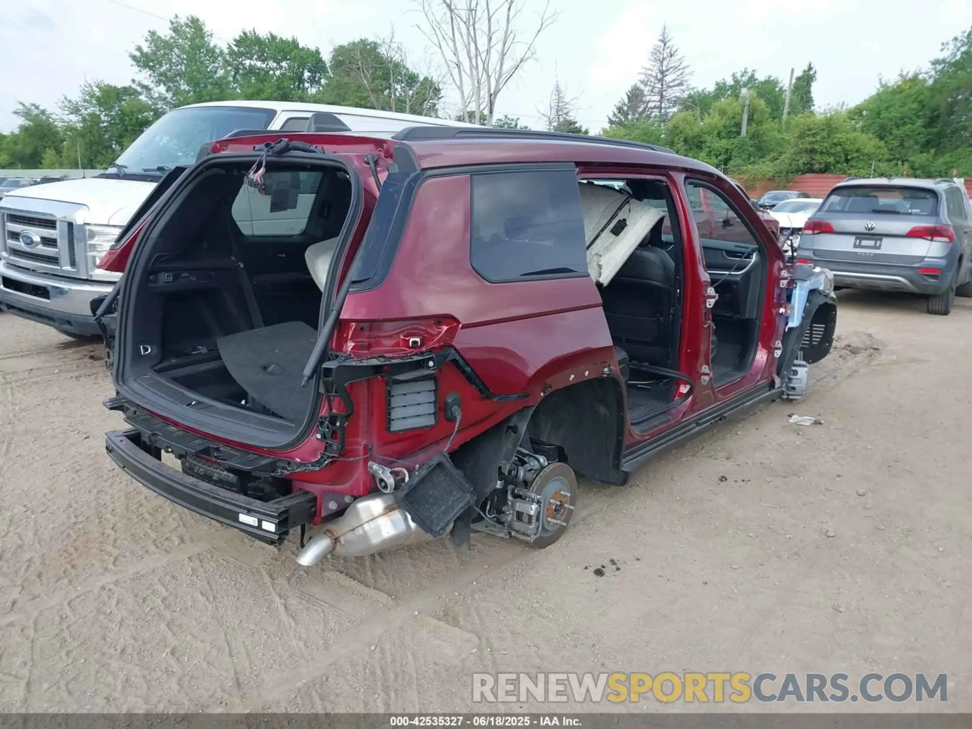 4 Photograph of a damaged car 1C4RJKAG8S8637010 JEEP GRAND CHEROKEE L 2025