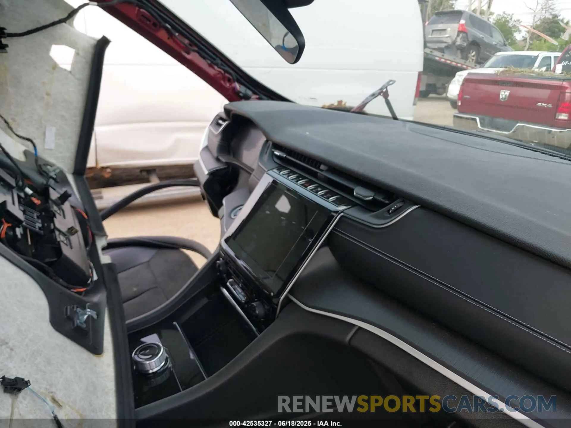 5 Photograph of a damaged car 1C4RJKAG8S8637010 JEEP GRAND CHEROKEE L 2025