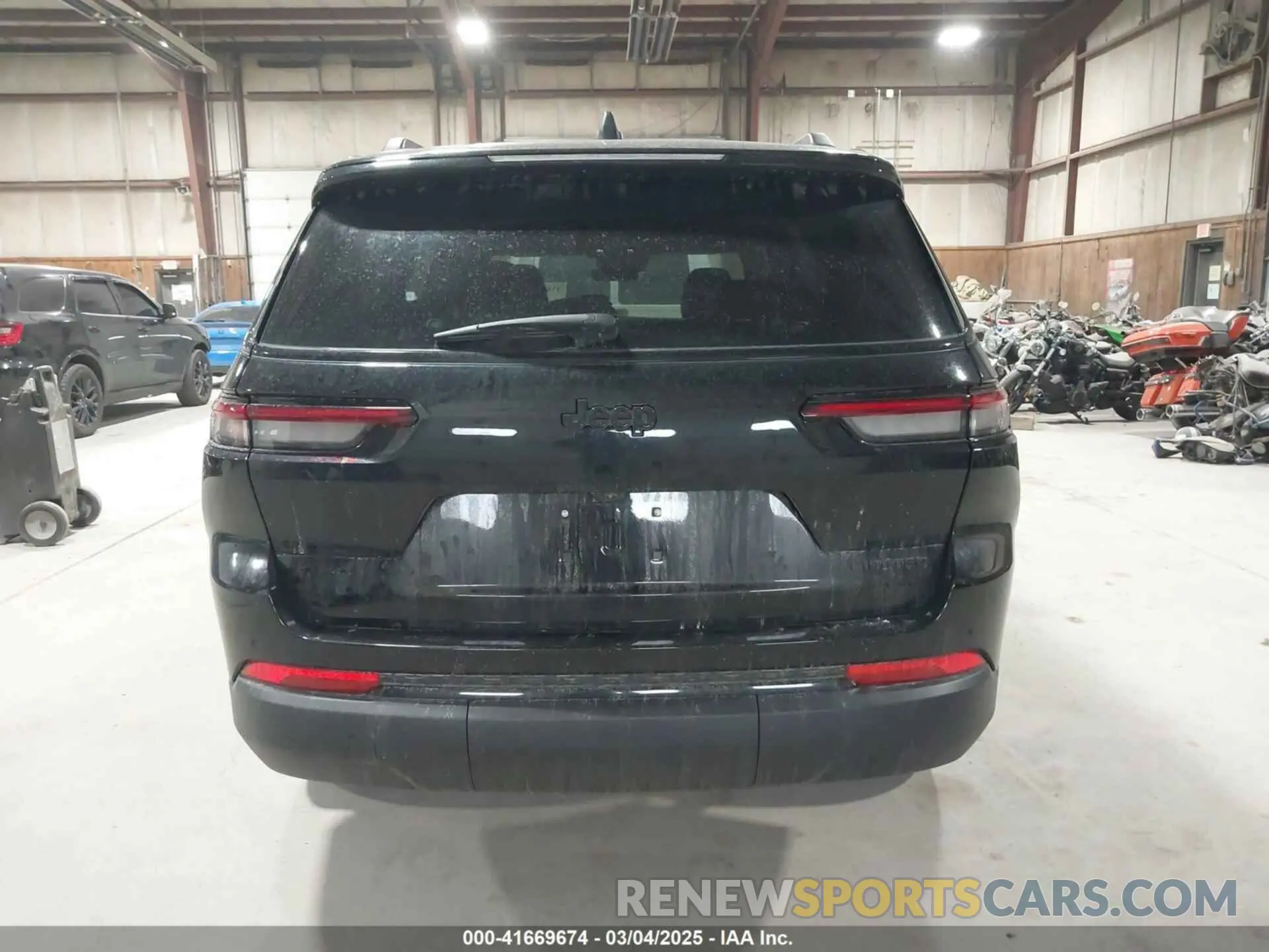 17 Photograph of a damaged car 1C4RJKBG2S8632657 JEEP GRAND CHEROKEE L 2025