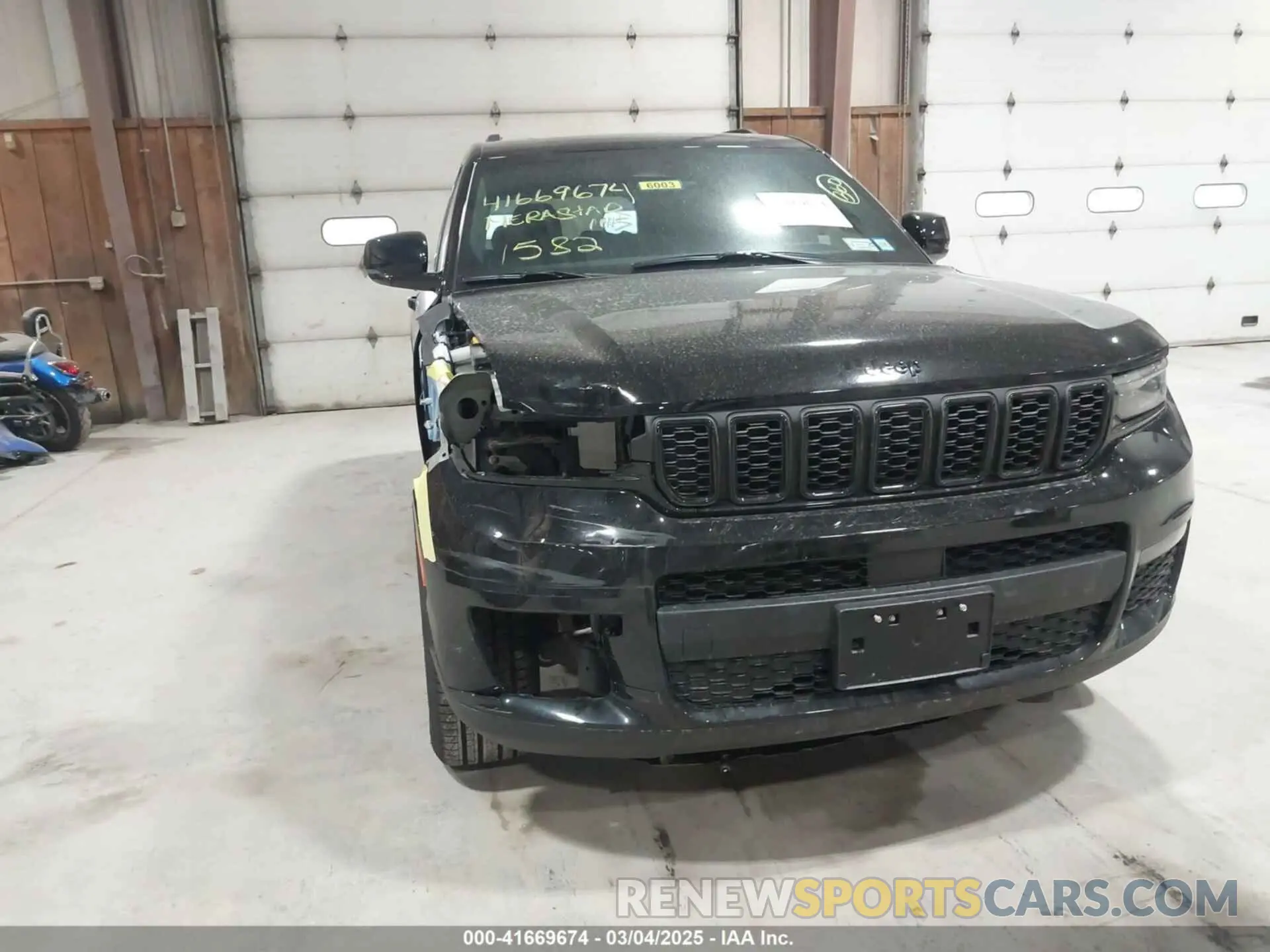 18 Photograph of a damaged car 1C4RJKBG2S8632657 JEEP GRAND CHEROKEE L 2025