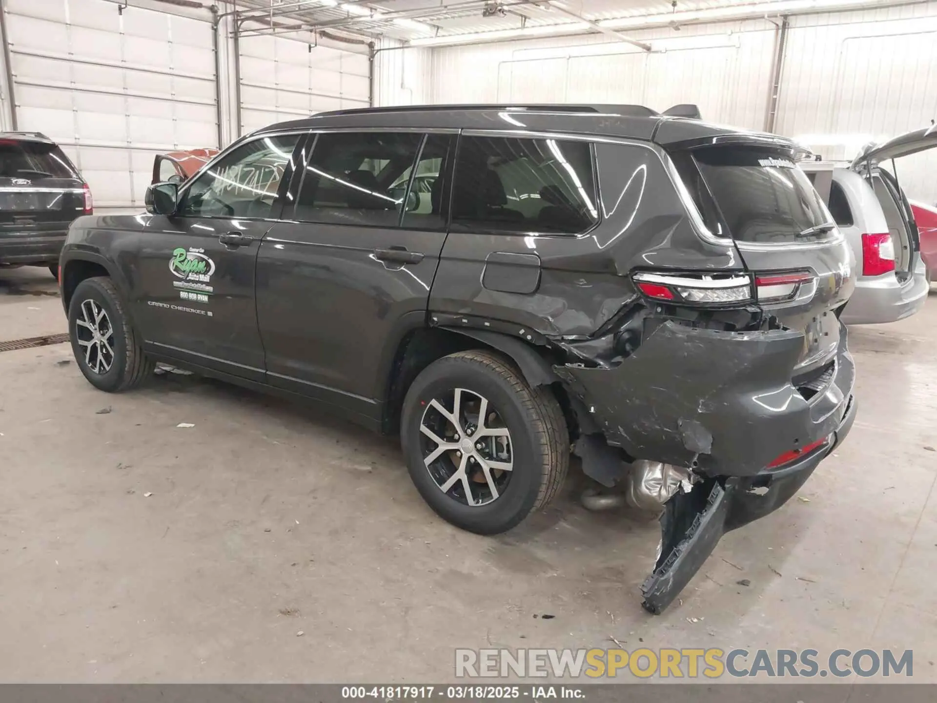 3 Photograph of a damaged car 1C4RJKBG3S8634319 JEEP GRAND CHEROKEE L 2025