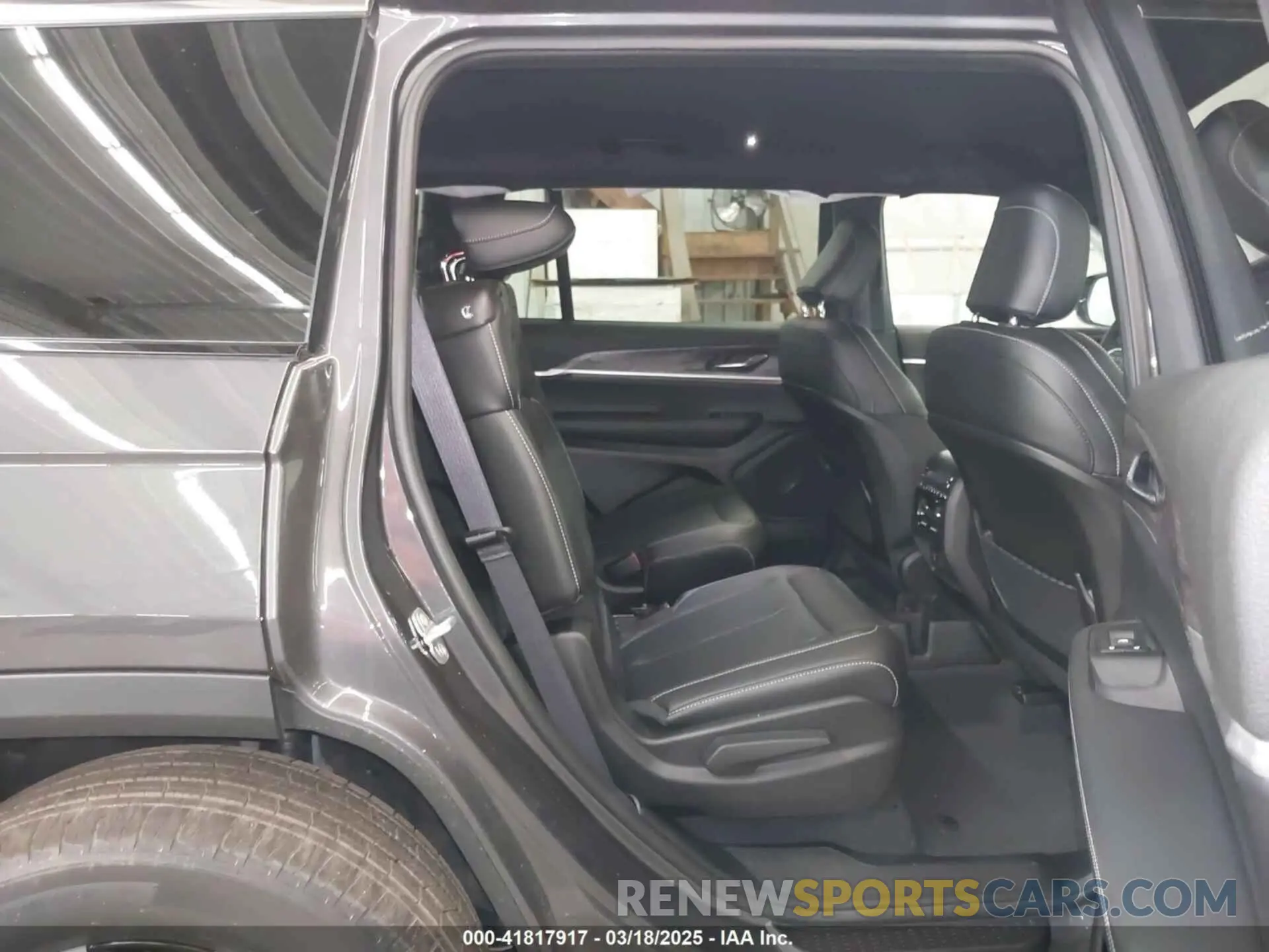 8 Photograph of a damaged car 1C4RJKBG3S8634319 JEEP GRAND CHEROKEE L 2025