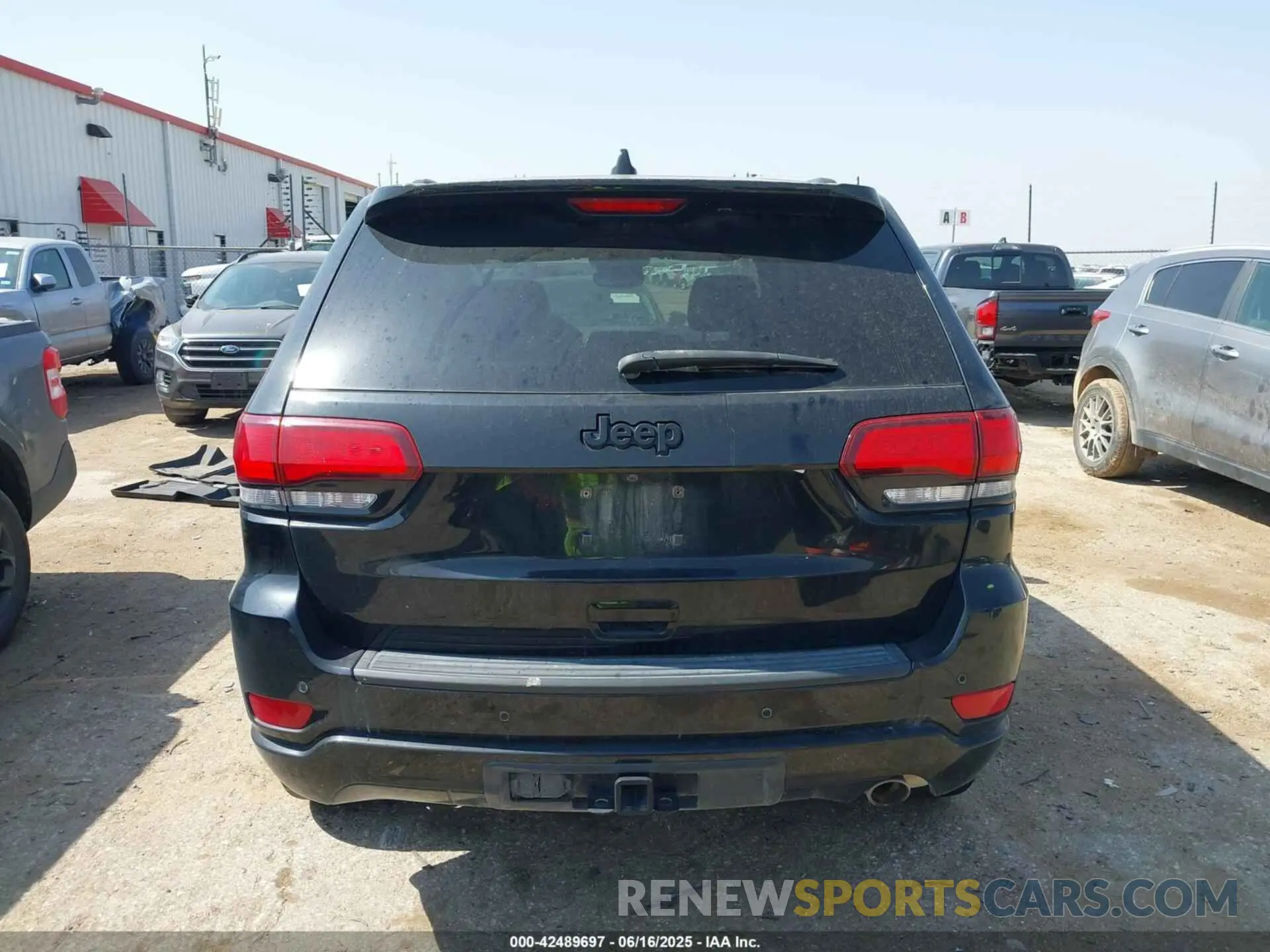 15 Photograph of a damaged car 1C4RJEAG4NC155864 JEEP GRAND CHEROKEE WK 2022