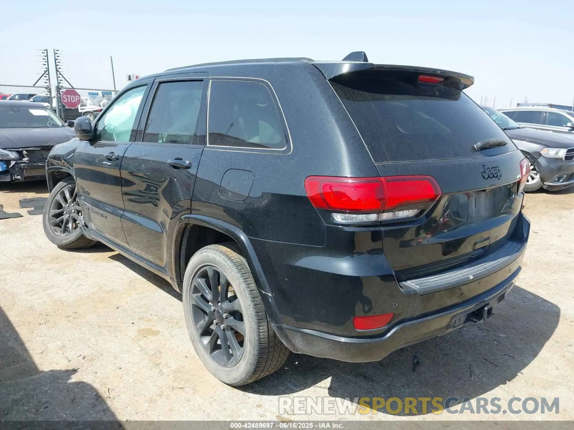3 Photograph of a damaged car 1C4RJEAG4NC155864 JEEP GRAND CHEROKEE WK 2022