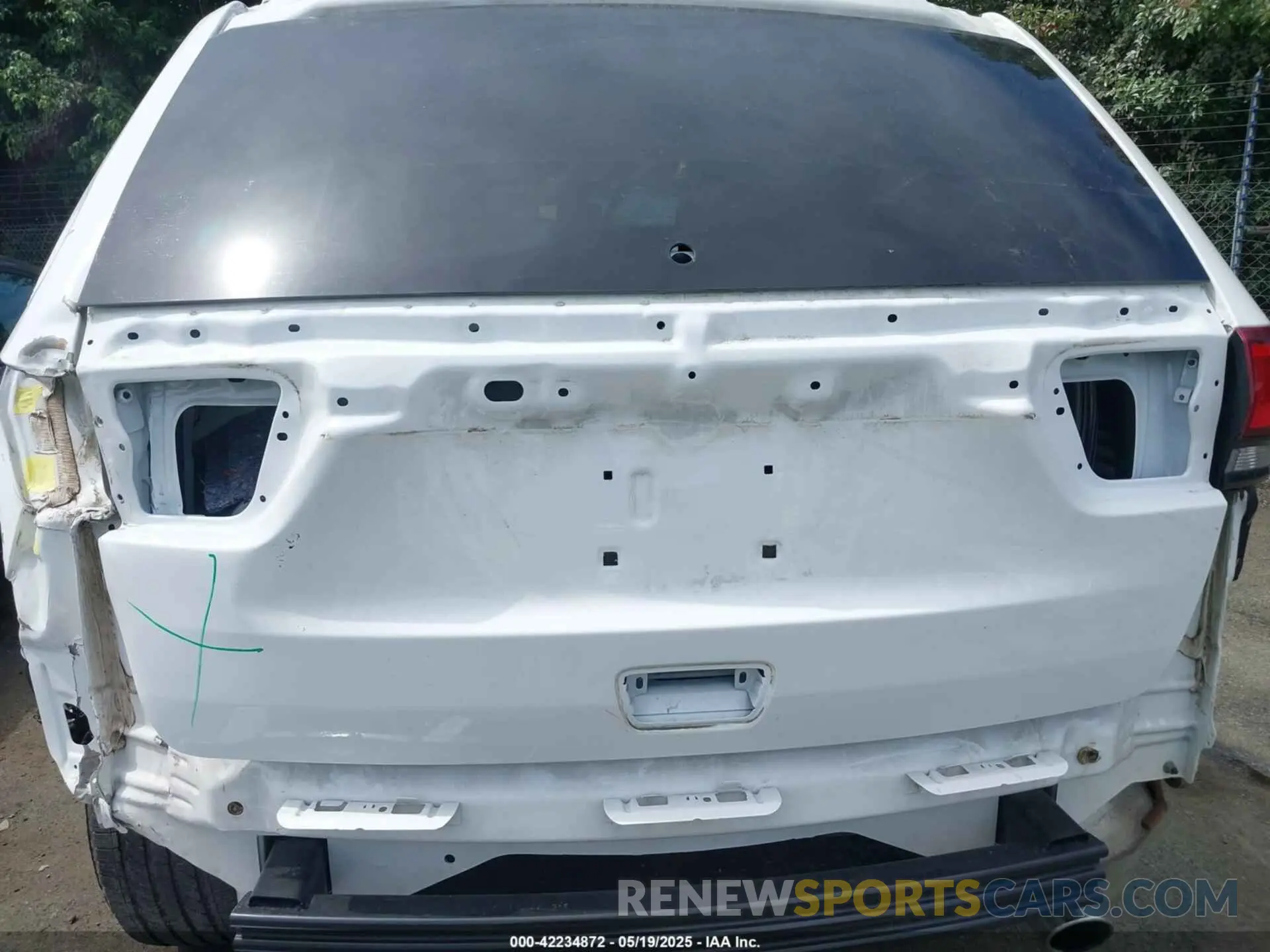12 Photograph of a damaged car 1C4RJEAG9NC128112 JEEP GRAND CHEROKEE WK 2022