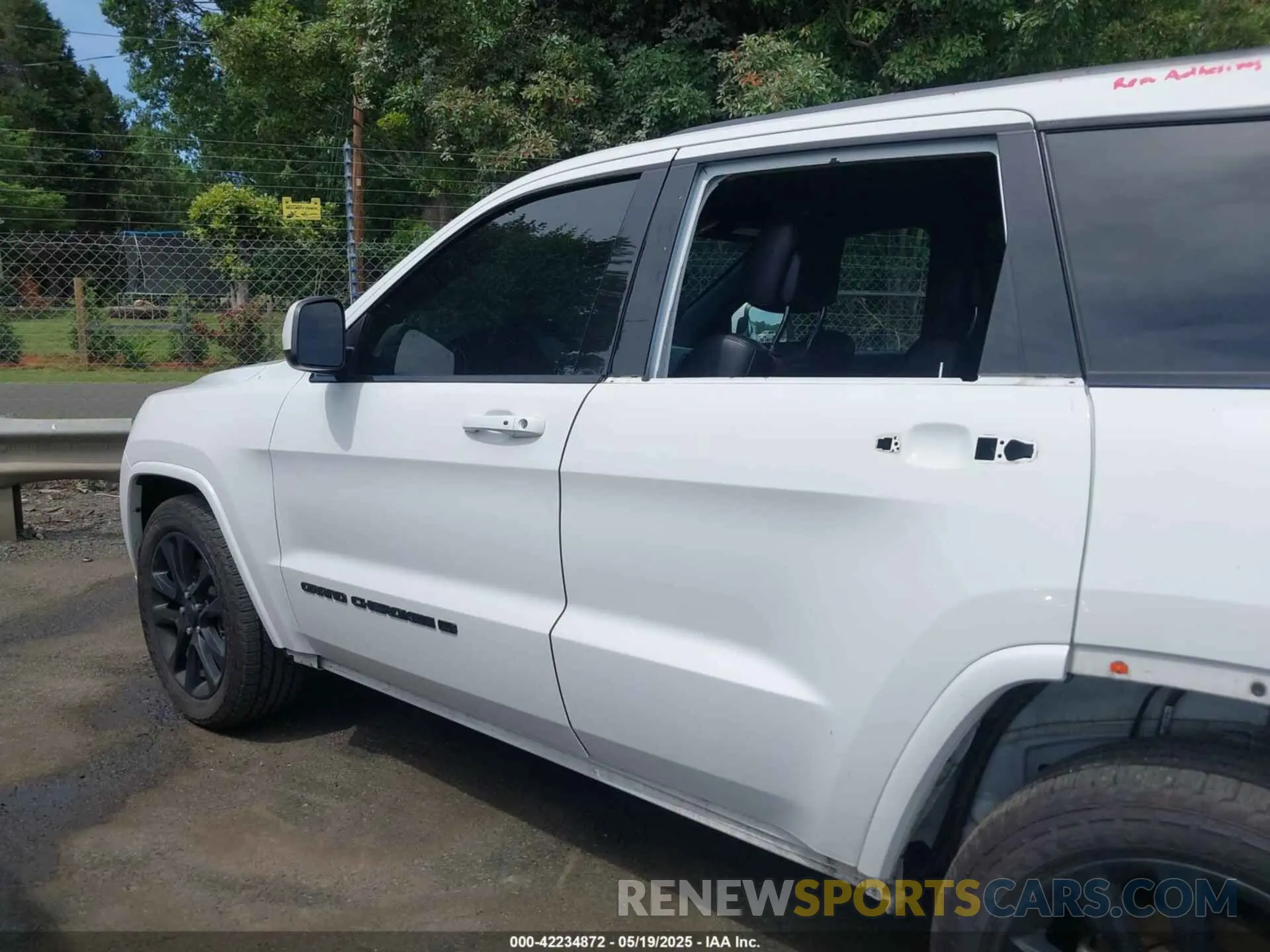 15 Photograph of a damaged car 1C4RJEAG9NC128112 JEEP GRAND CHEROKEE WK 2022