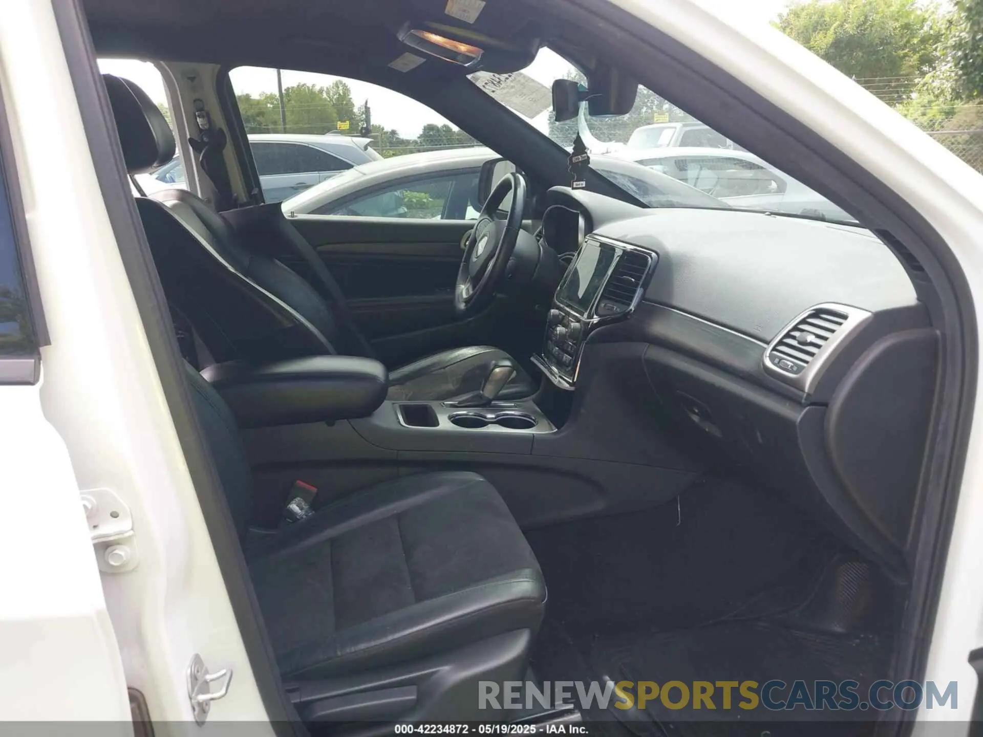 5 Photograph of a damaged car 1C4RJEAG9NC128112 JEEP GRAND CHEROKEE WK 2022