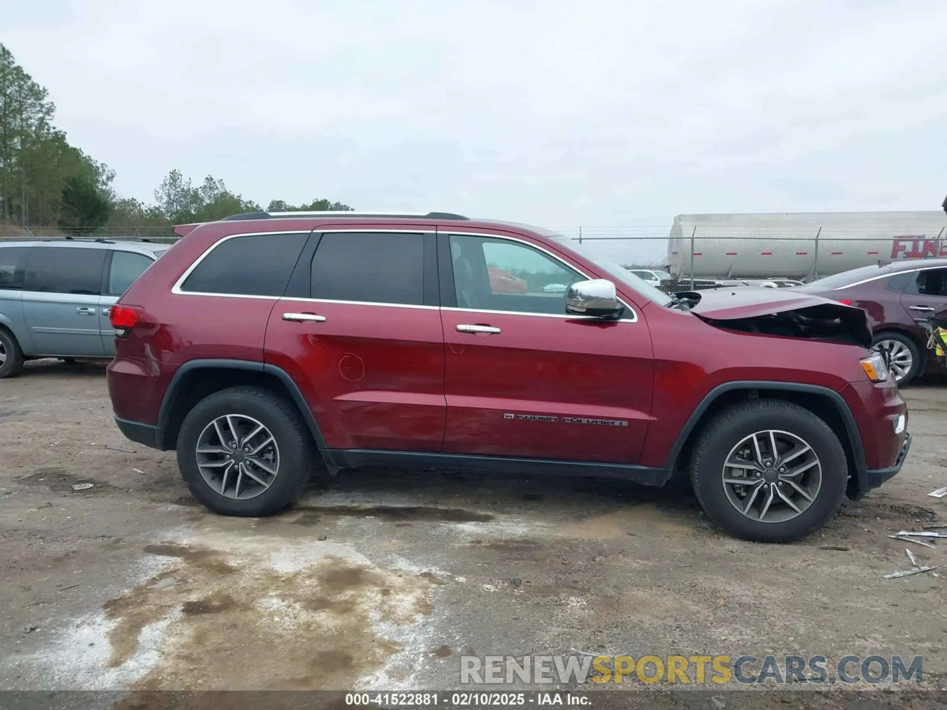 13 Photograph of a damaged car 1C4RJEBG6NC152690 JEEP GRAND CHEROKEE WK 2022