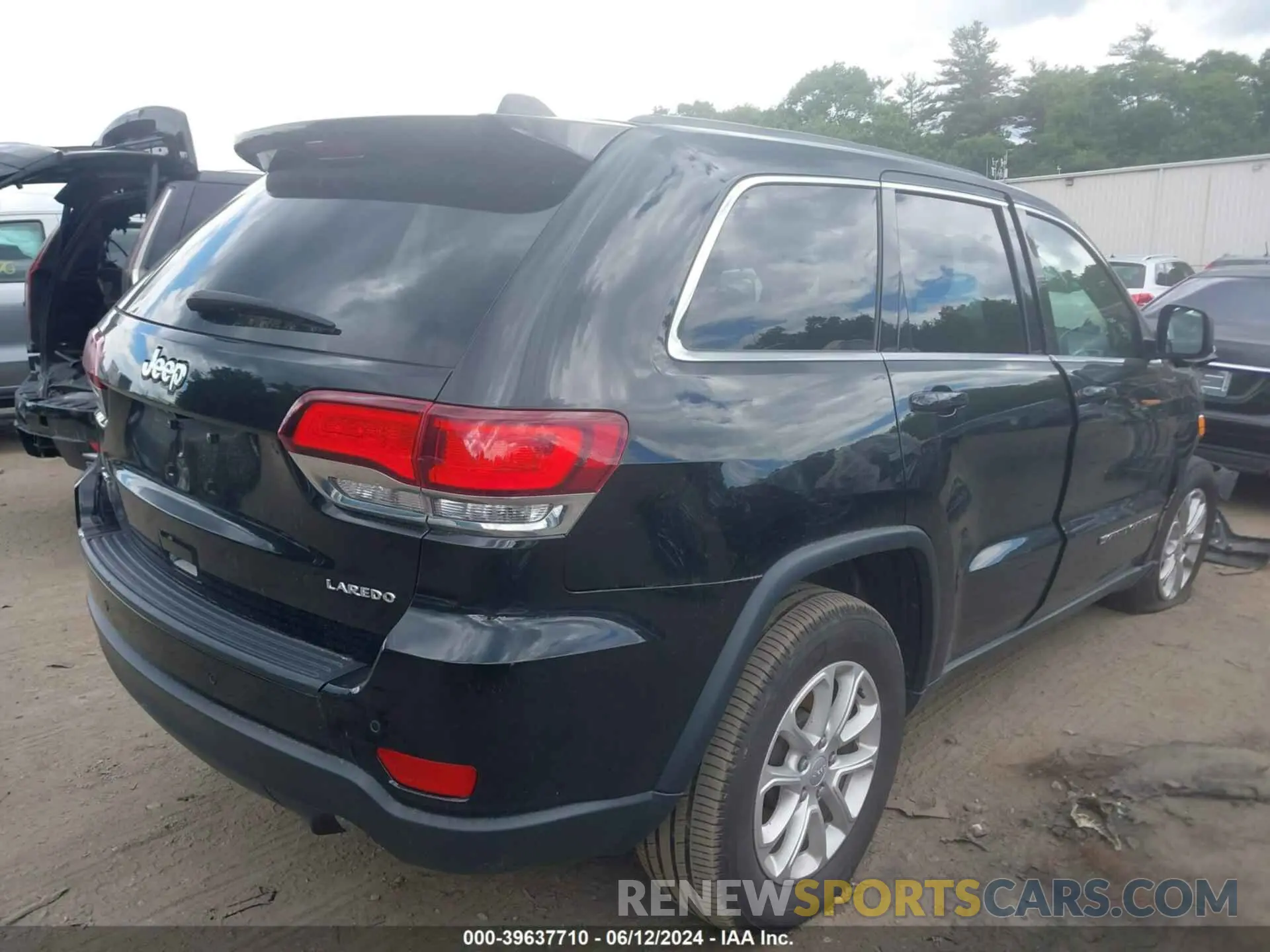4 Photograph of a damaged car 1C4RJFAG0NC114718 JEEP GRAND CHEROKEE WK 2022