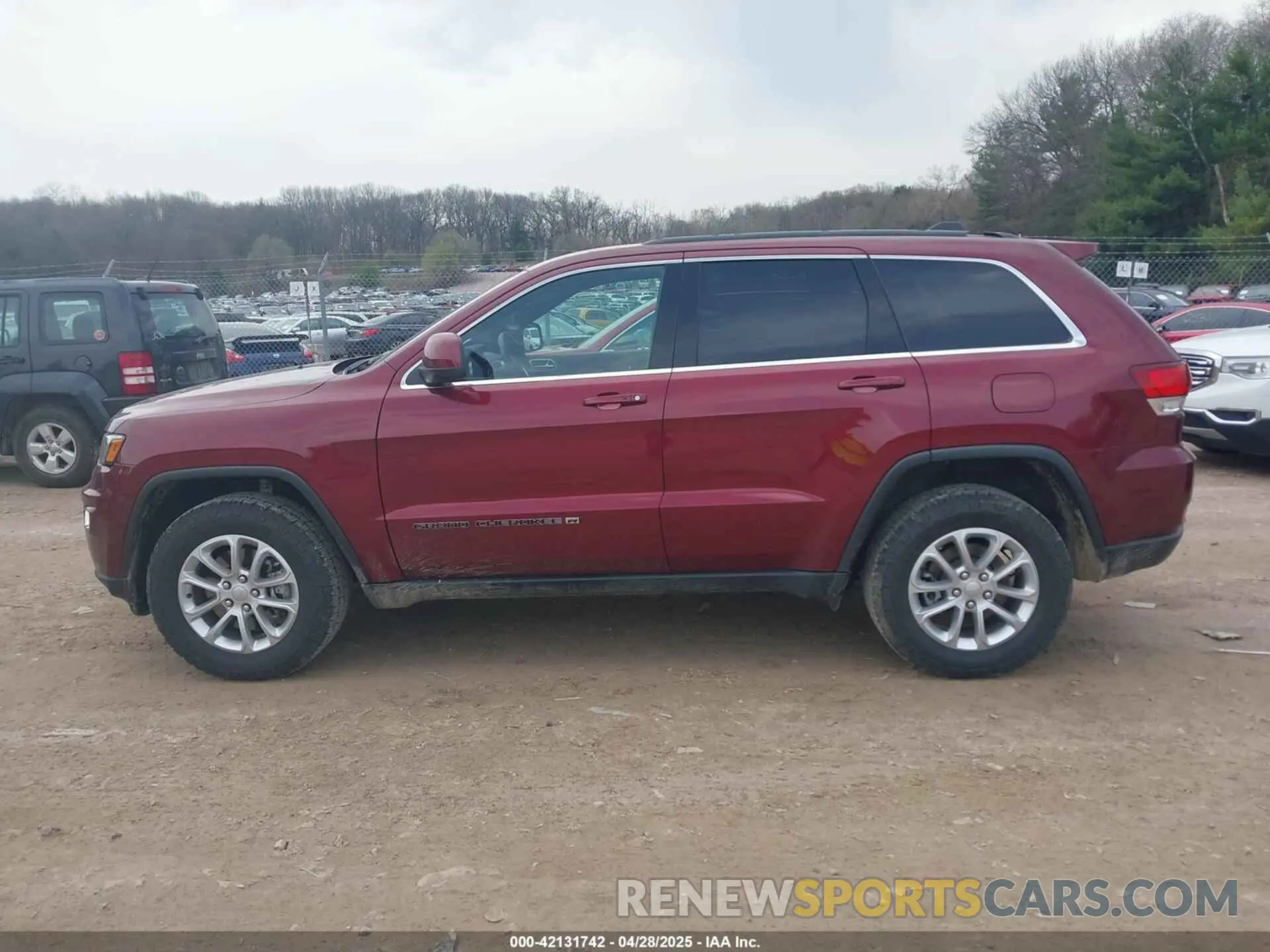 14 Photograph of a damaged car 1C4RJFAG0NC121555 JEEP GRAND CHEROKEE WK 2022