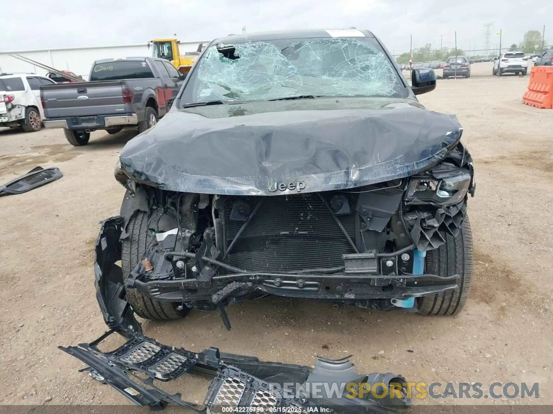 13 Photograph of a damaged car 1C4RJFAG1NC116347 JEEP GRAND CHEROKEE WK 2022