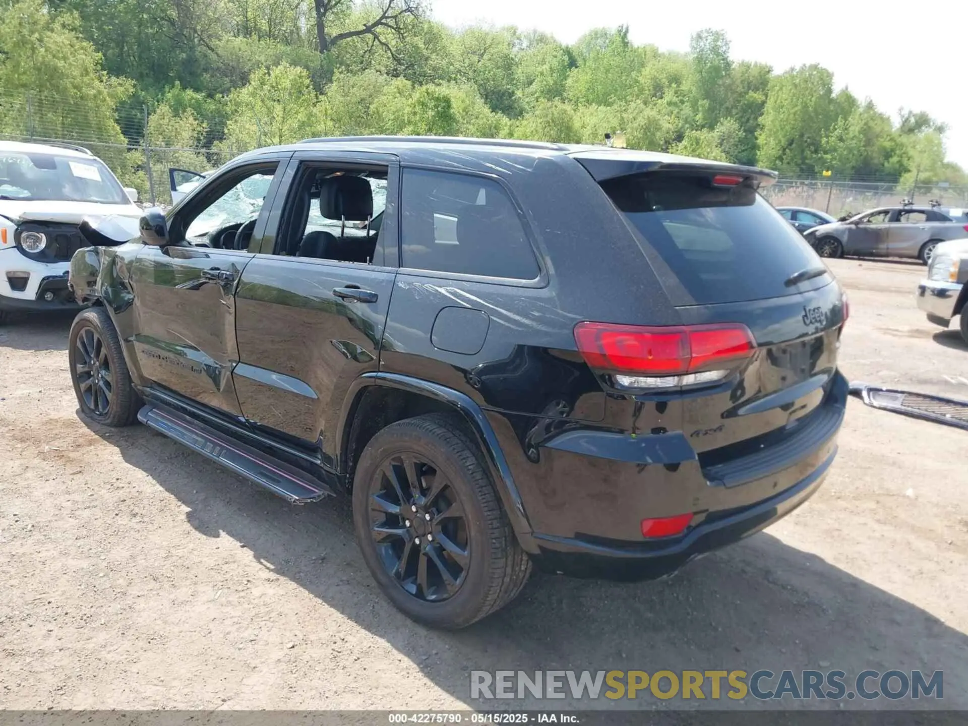 3 Photograph of a damaged car 1C4RJFAG1NC116347 JEEP GRAND CHEROKEE WK 2022