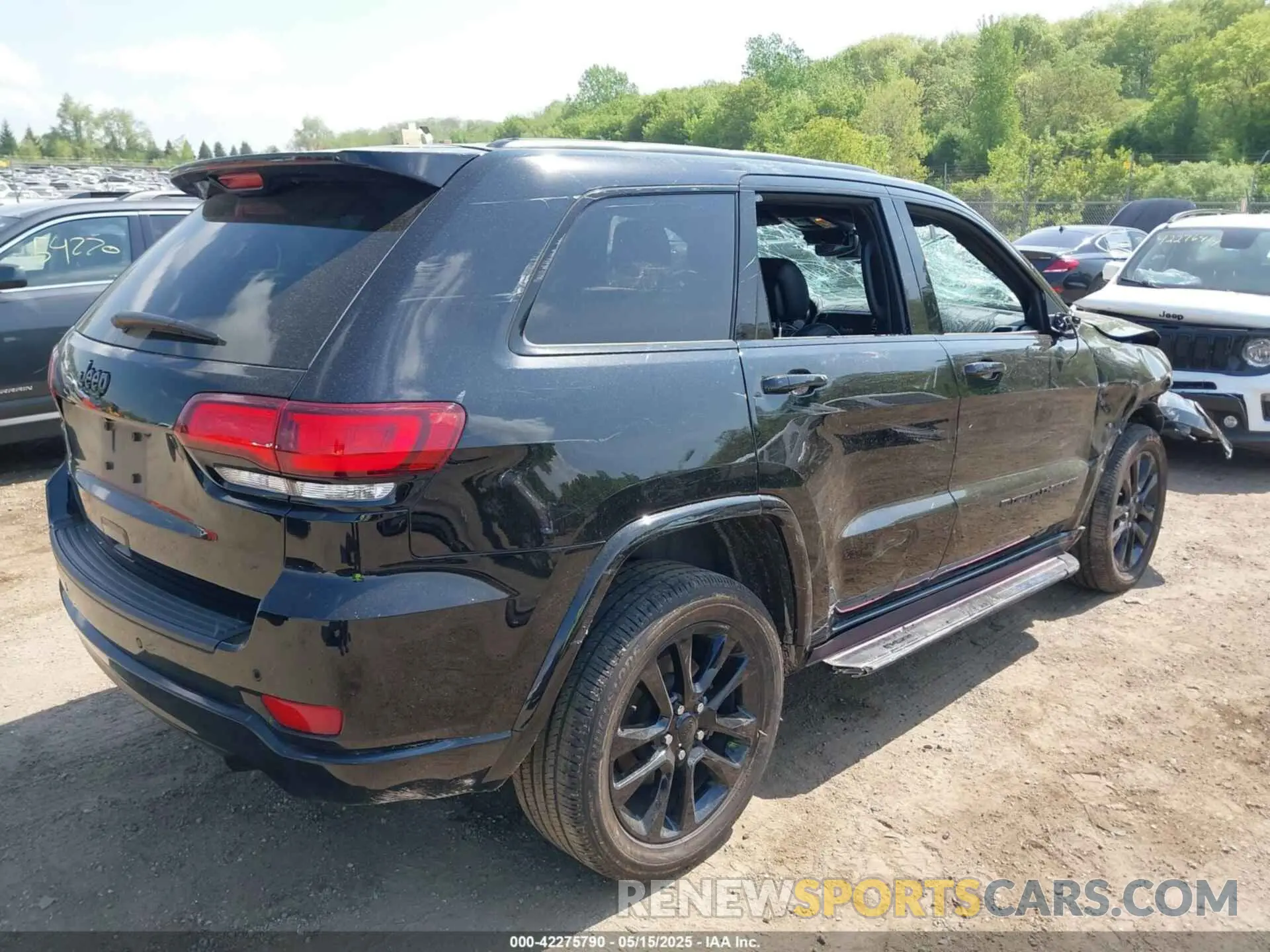 4 Photograph of a damaged car 1C4RJFAG1NC116347 JEEP GRAND CHEROKEE WK 2022