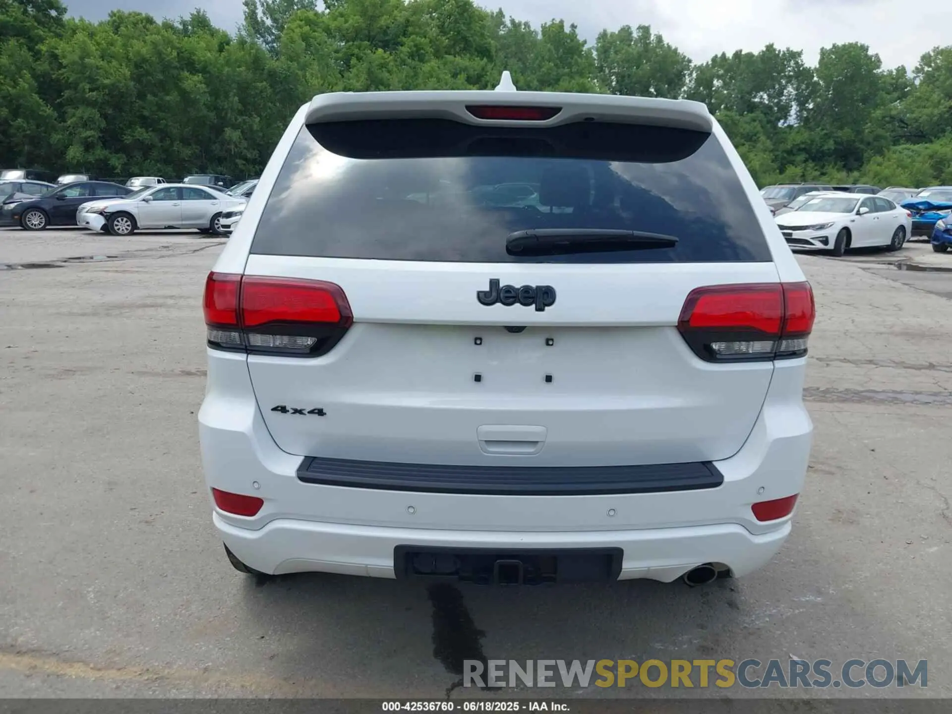 16 Photograph of a damaged car 1C4RJFAG7NC147361 JEEP GRAND CHEROKEE WK 2022