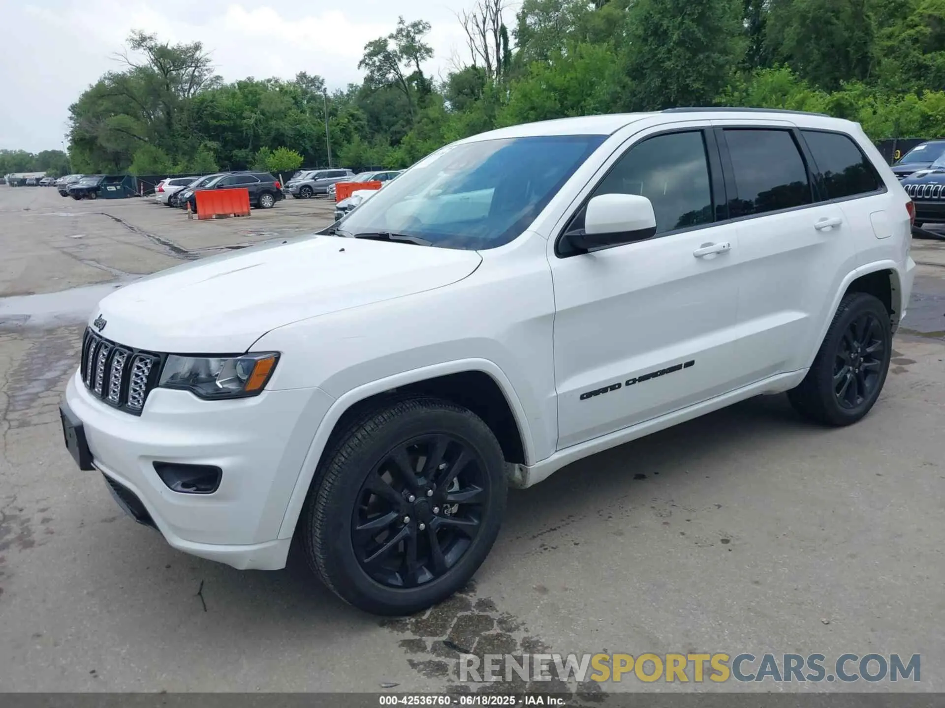 2 Photograph of a damaged car 1C4RJFAG7NC147361 JEEP GRAND CHEROKEE WK 2022