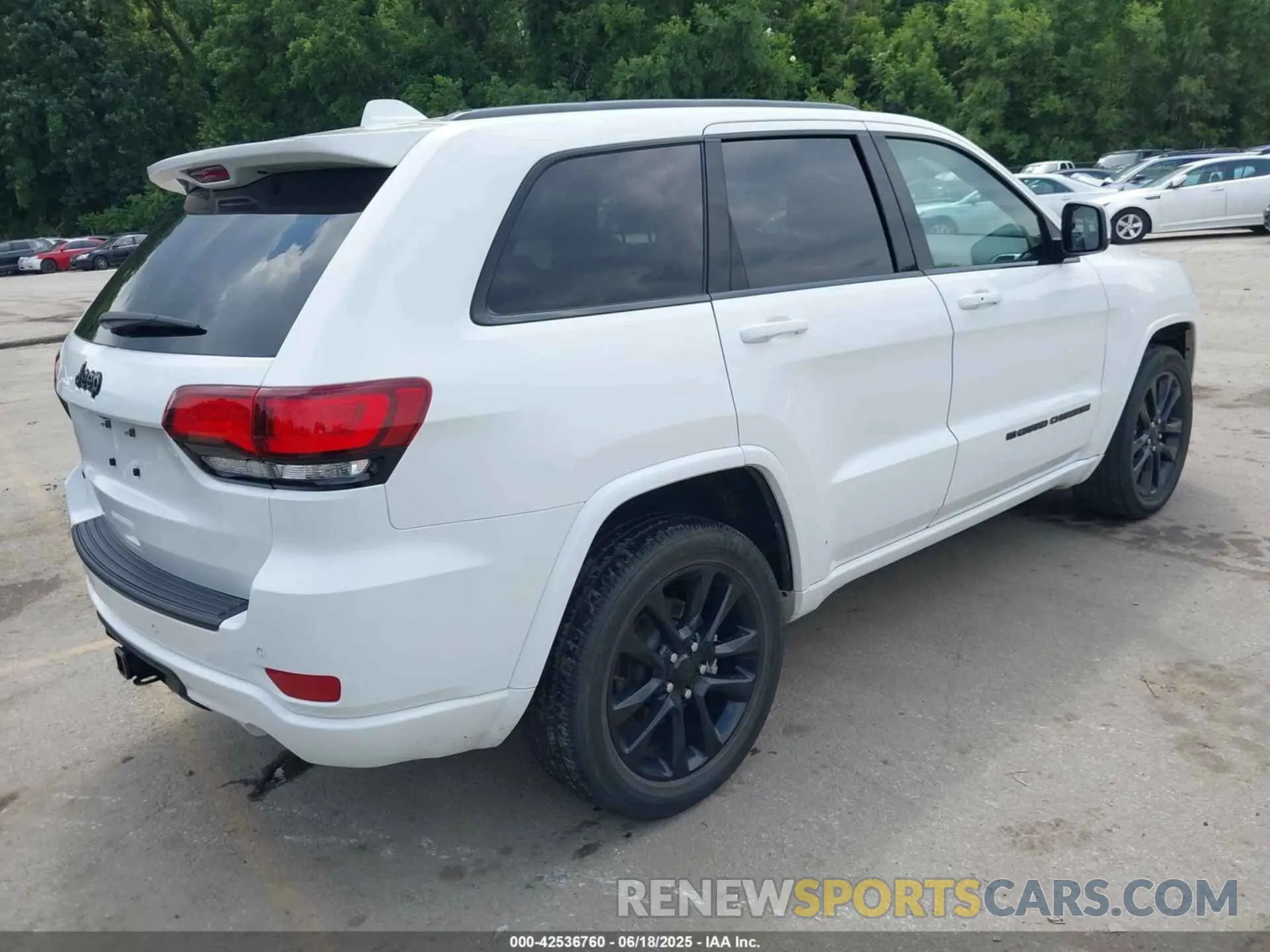 4 Photograph of a damaged car 1C4RJFAG7NC147361 JEEP GRAND CHEROKEE WK 2022