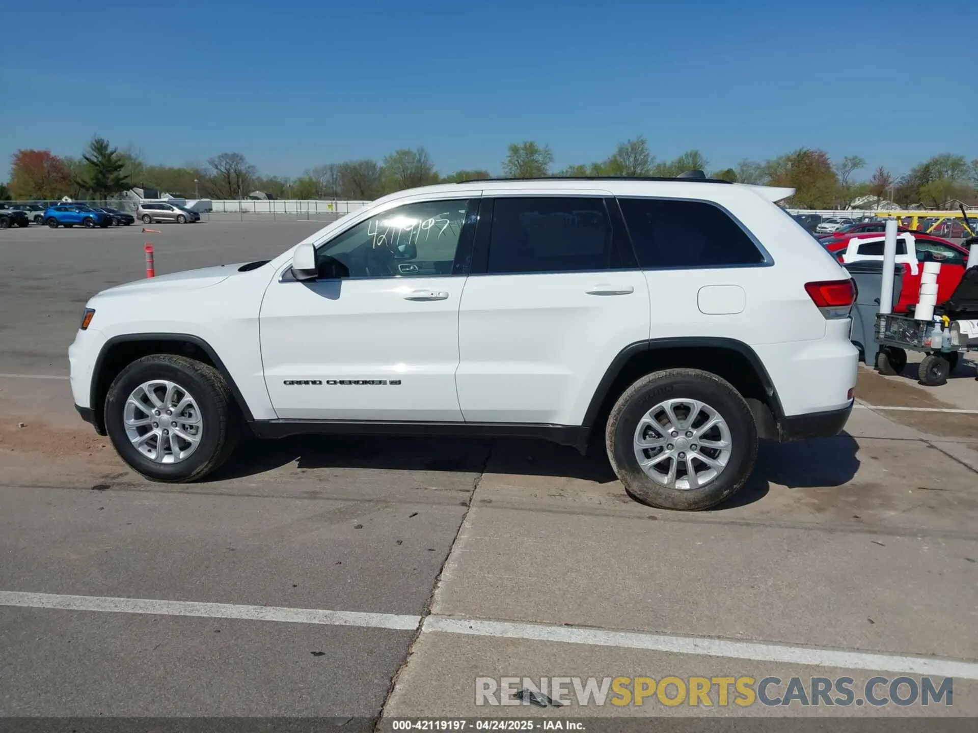 14 Photograph of a damaged car 1C4RJFAG7NC149692 JEEP GRAND CHEROKEE WK 2022