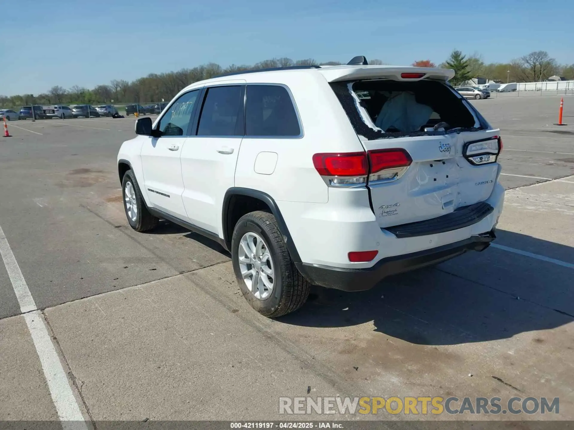 3 Photograph of a damaged car 1C4RJFAG7NC149692 JEEP GRAND CHEROKEE WK 2022