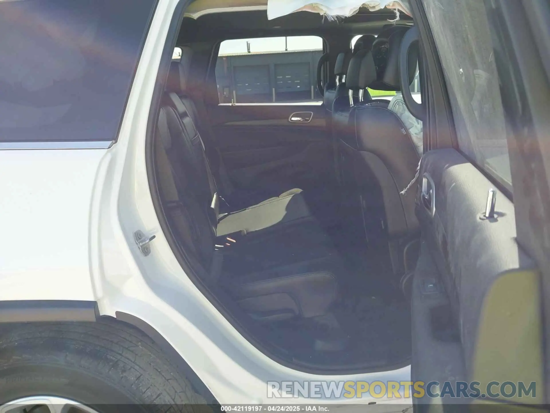 8 Photograph of a damaged car 1C4RJFAG7NC149692 JEEP GRAND CHEROKEE WK 2022